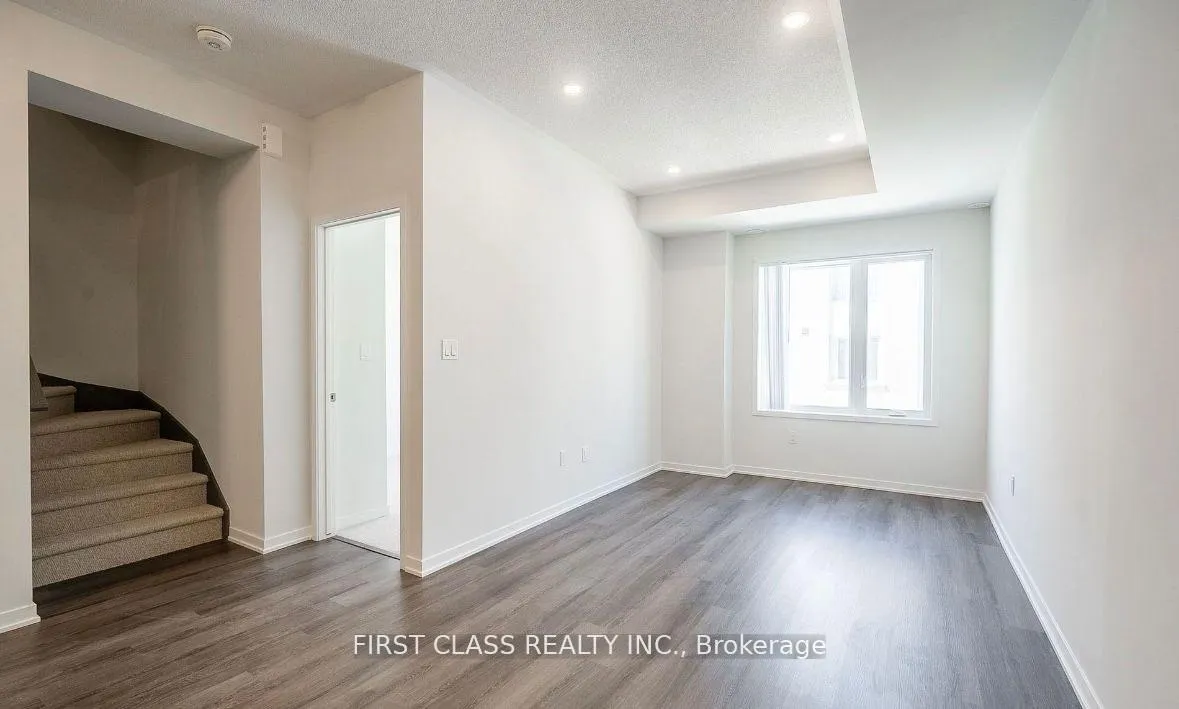 Photo 5 of Unit TH194, 141 Honeycrisp Crescent, Vaughan, Vaughan Corporate Centre — HOMEH