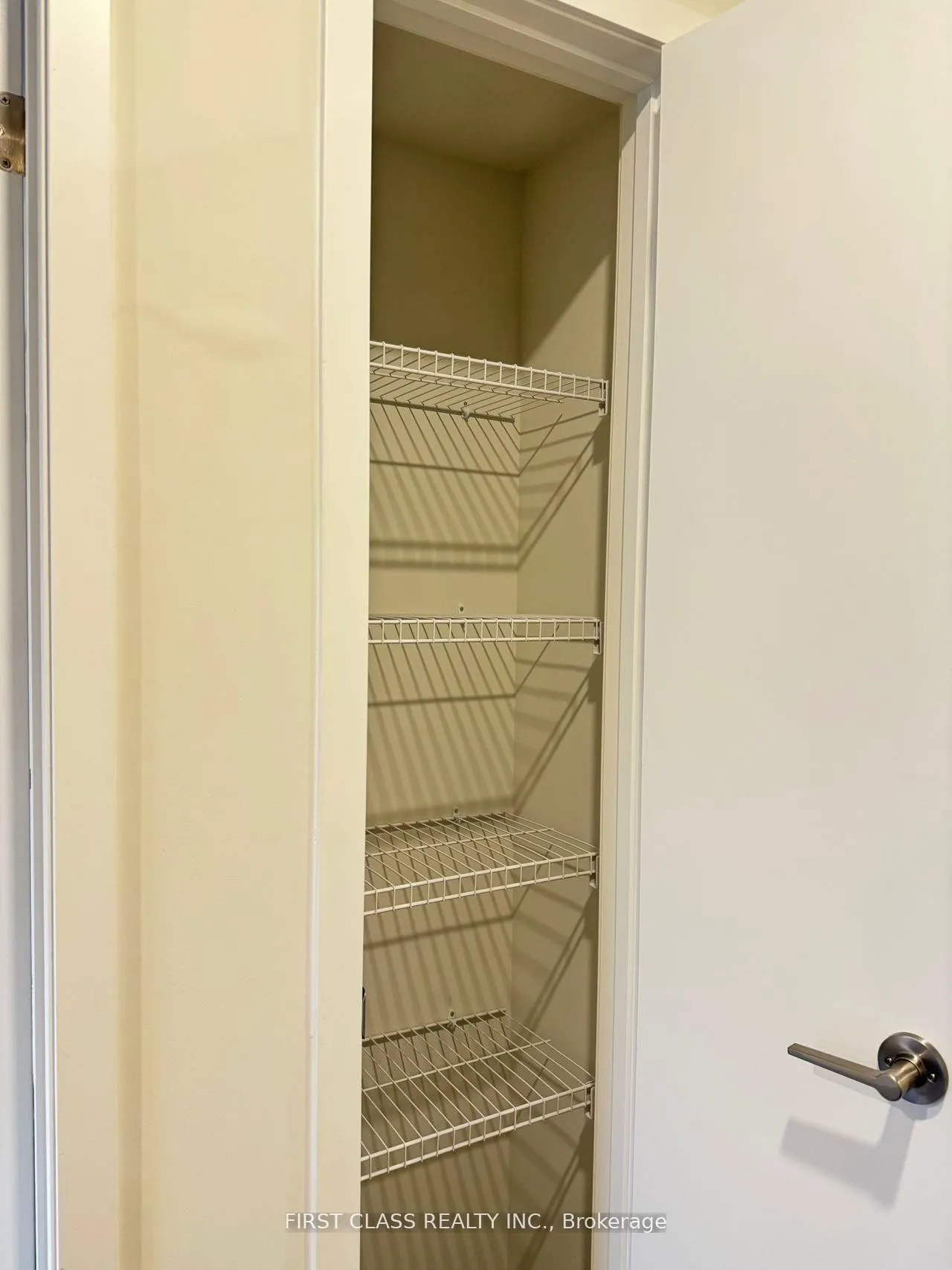 Photo 6 of Unit TH194, 141 Honeycrisp Crescent, Vaughan, Vaughan Corporate Centre — HOMEH