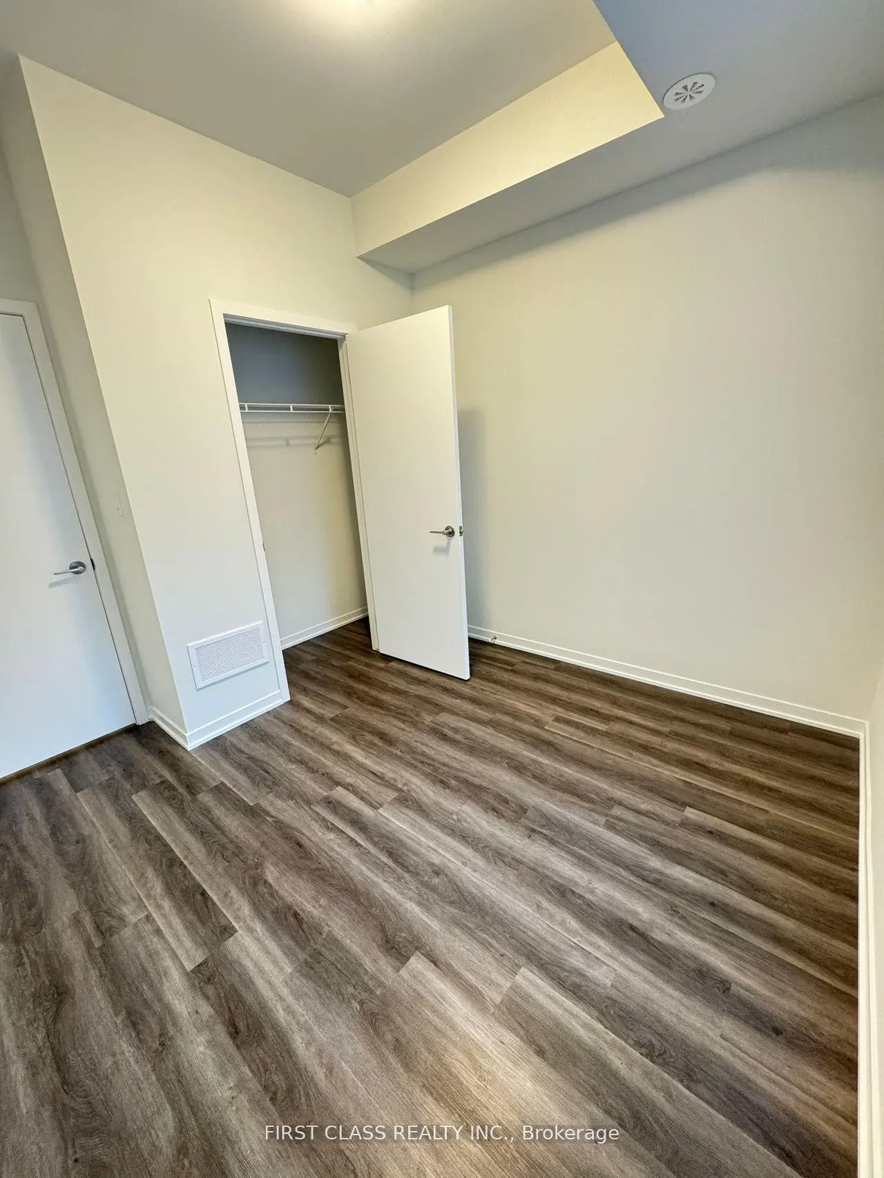 Photo 8 of Unit TH194, 141 Honeycrisp Crescent, Vaughan, Vaughan Corporate Centre — HOMEH
