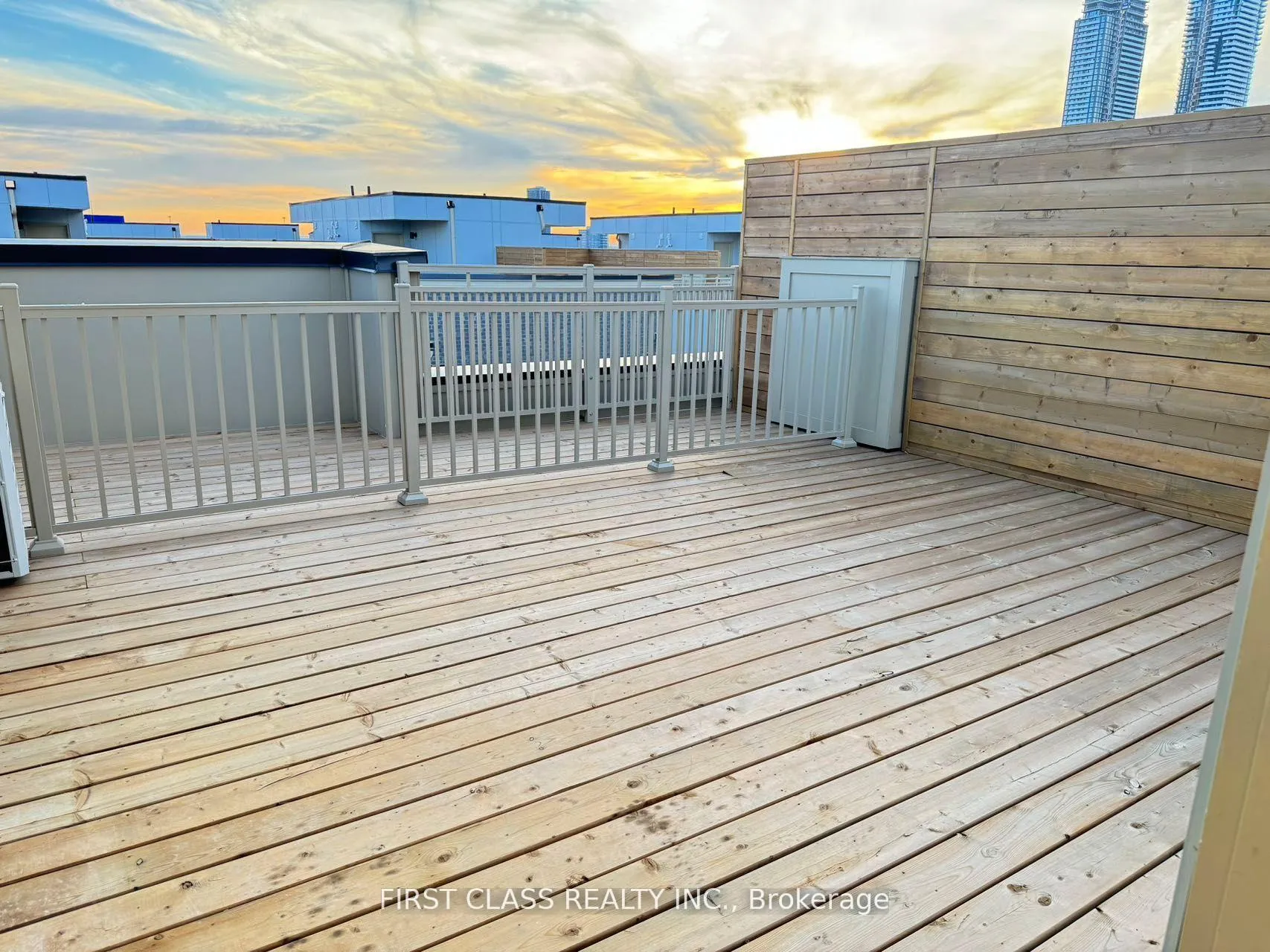 Photo 11 of Unit TH194, 141 Honeycrisp Crescent, Vaughan, Vaughan Corporate Centre — HOMEH