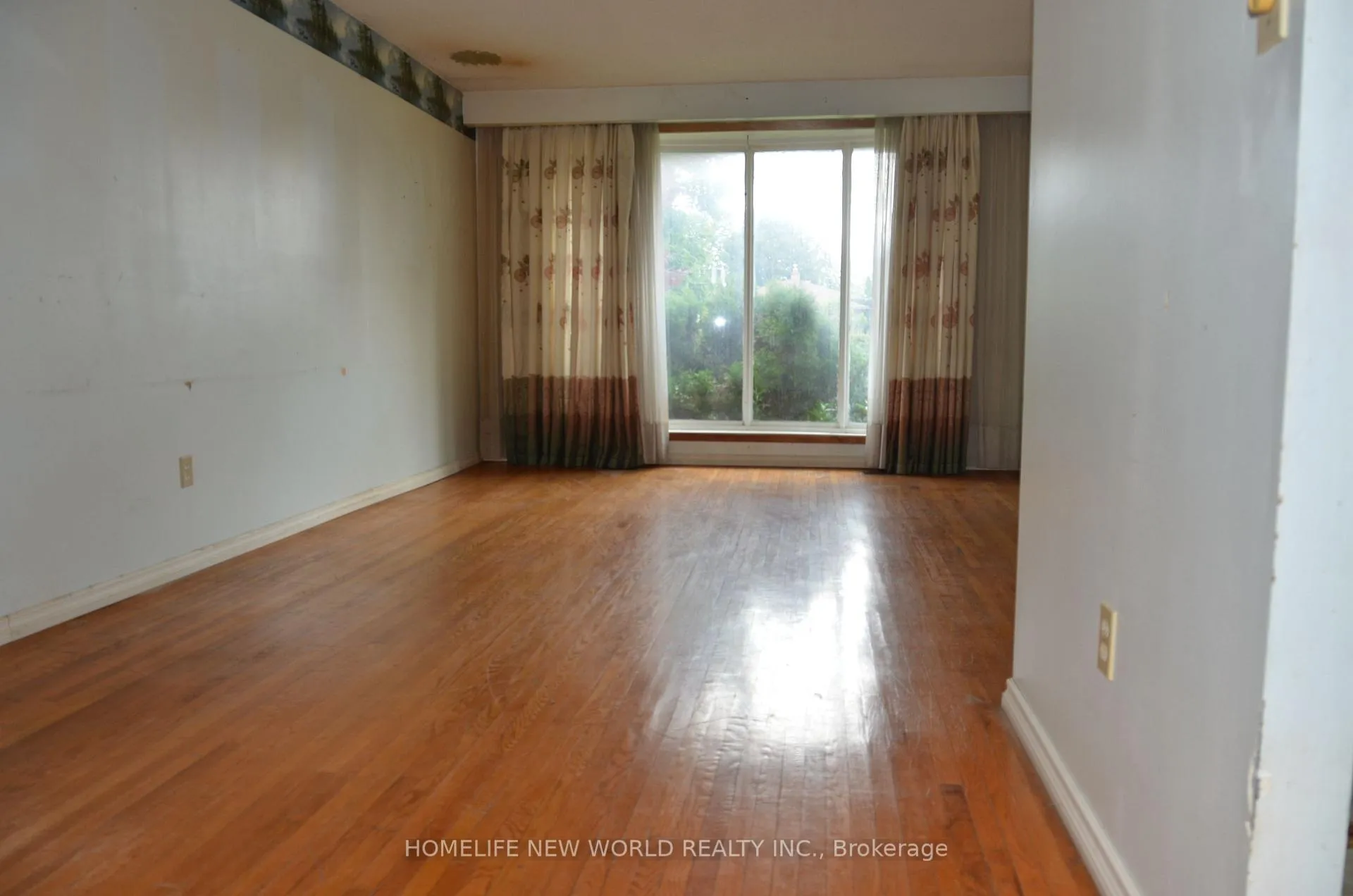 Photo 4 of 602 Upper Paradise Road, Hamilton, Fessenden — HOMEH