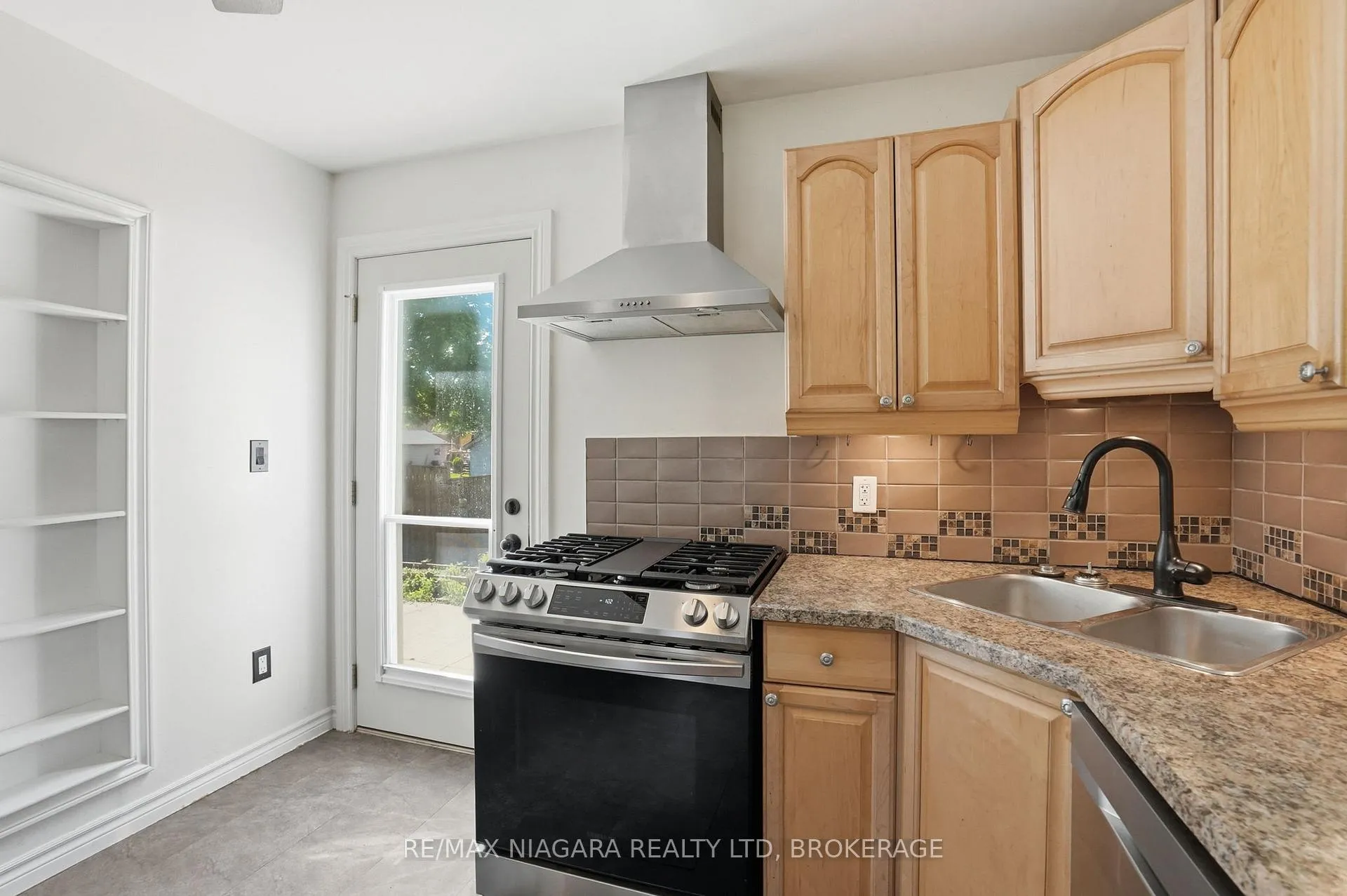 Photo 13 of 179 Murdock Avenue, Waterloo — HOMEH