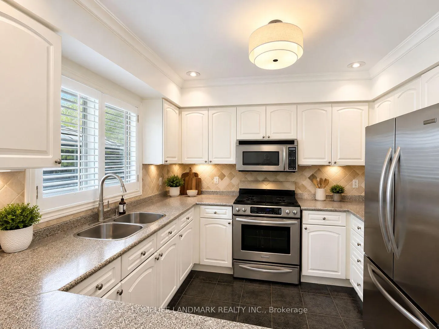 Photo 8 of 19 Arvida Drive, Vaughan, Brownridge — HOMEH