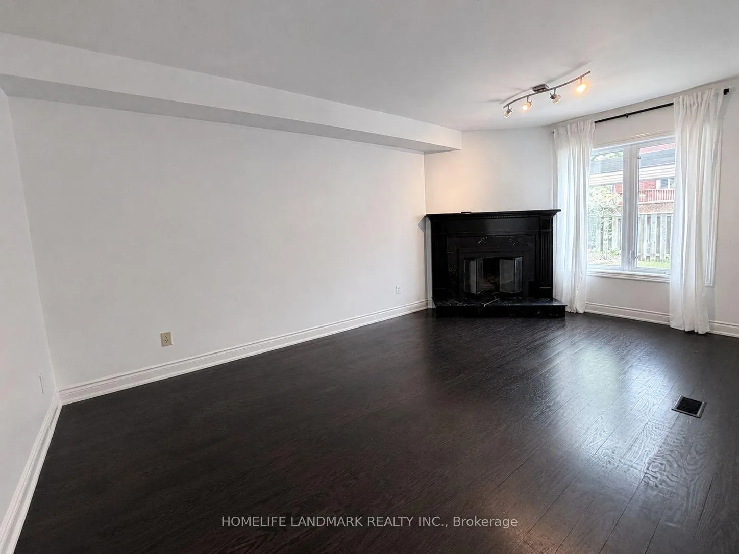 Photo 9 of 19 Arvida Drive, Vaughan, Brownridge — HOMEH
