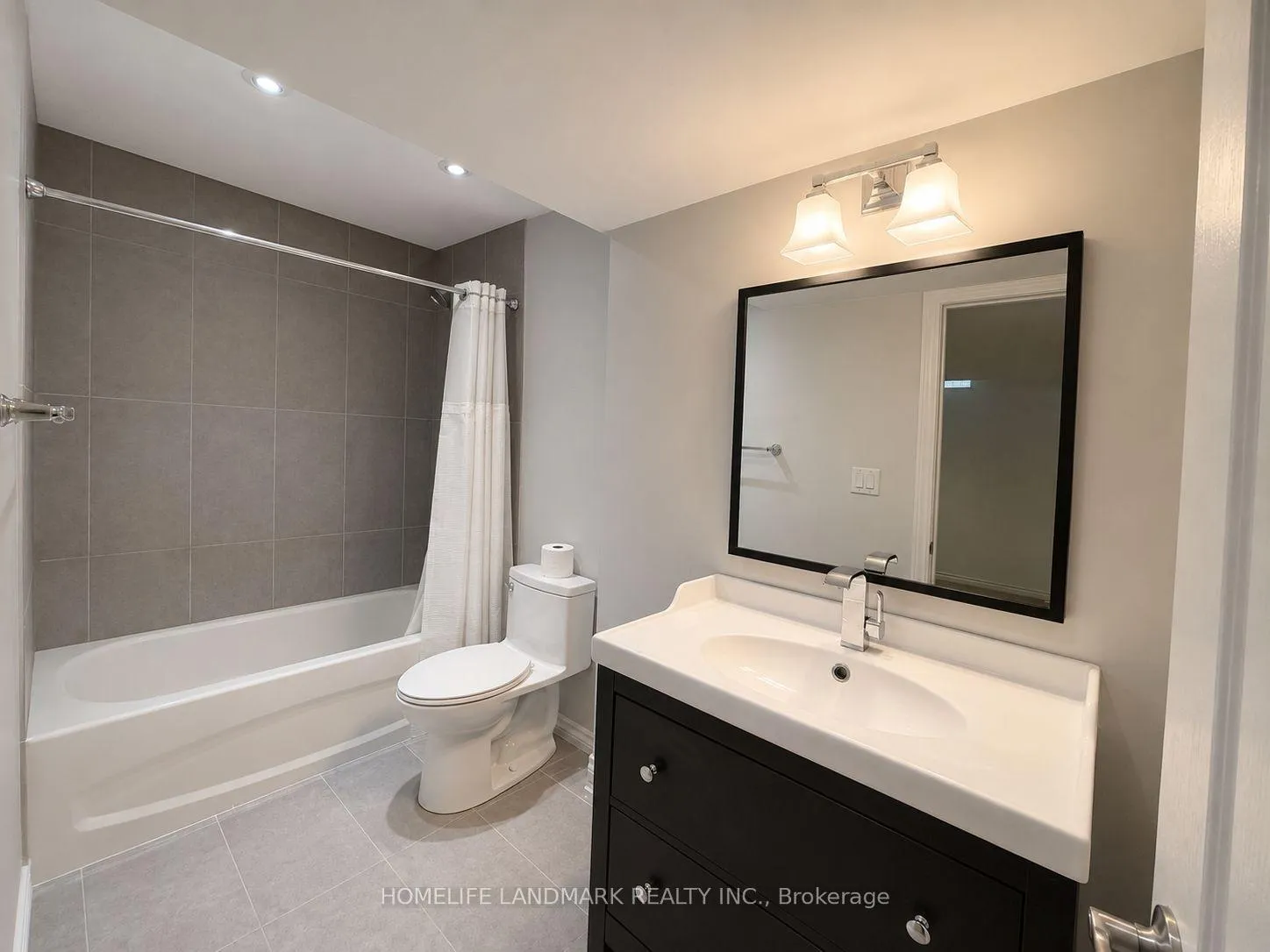 Photo 28 of 19 Arvida Drive, Vaughan, Brownridge — HOMEH