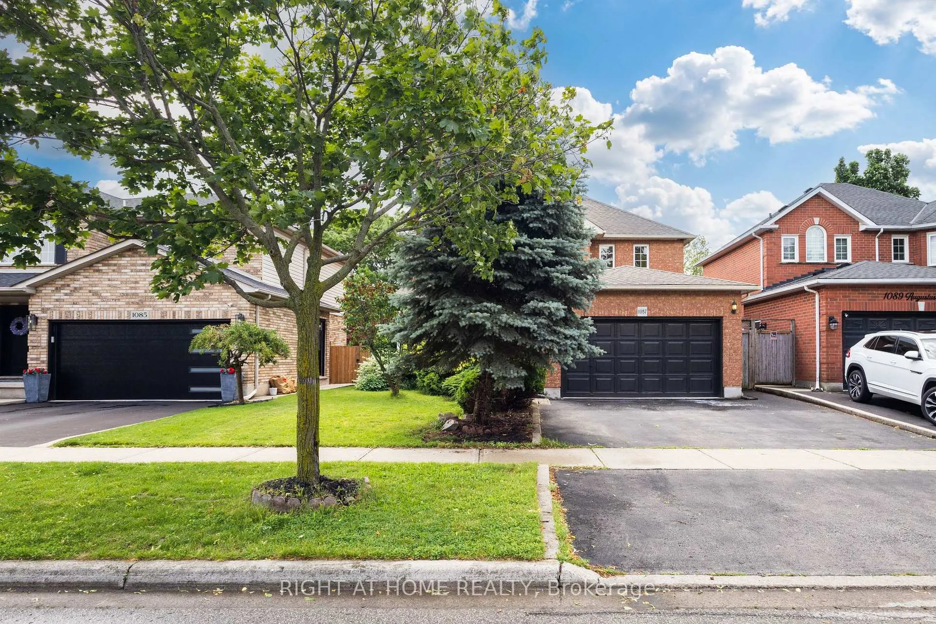 Photo 2 of 1087 Augustus Drive, Burlington, Brant — HOMEH
