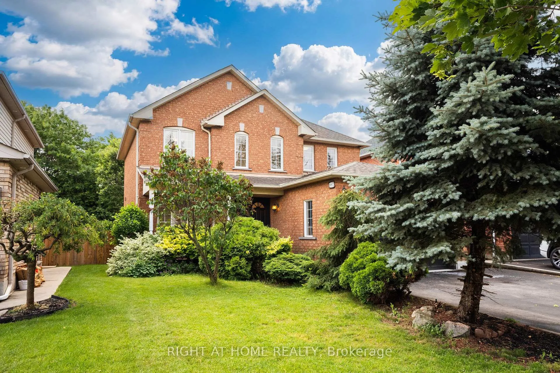 Photo 3 of 1087 Augustus Drive, Burlington, Brant — HOMEH