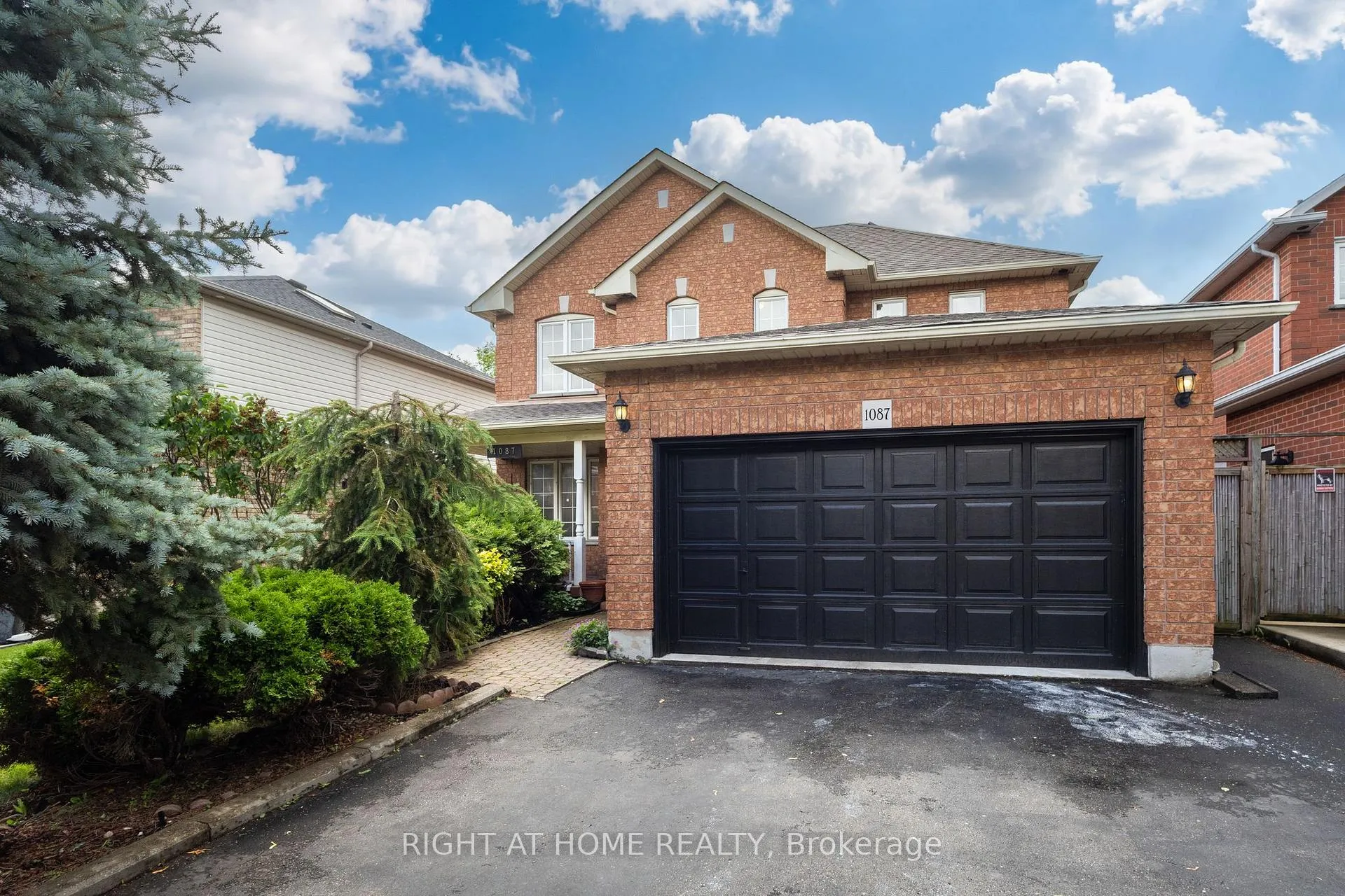 Photo 4 of 1087 Augustus Drive, Burlington, Brant — HOMEH