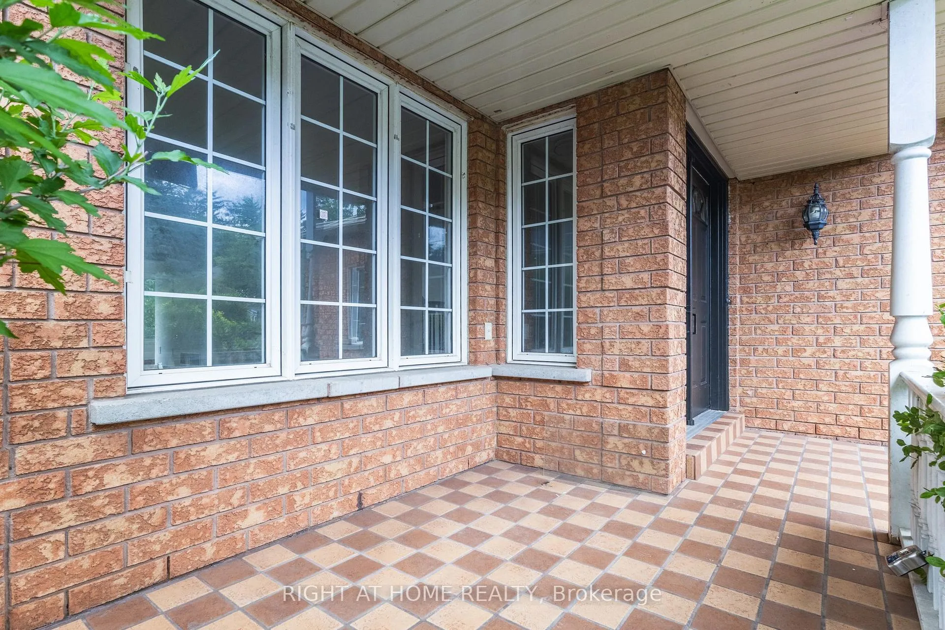 Photo 5 of 1087 Augustus Drive, Burlington, Brant — HOMEH