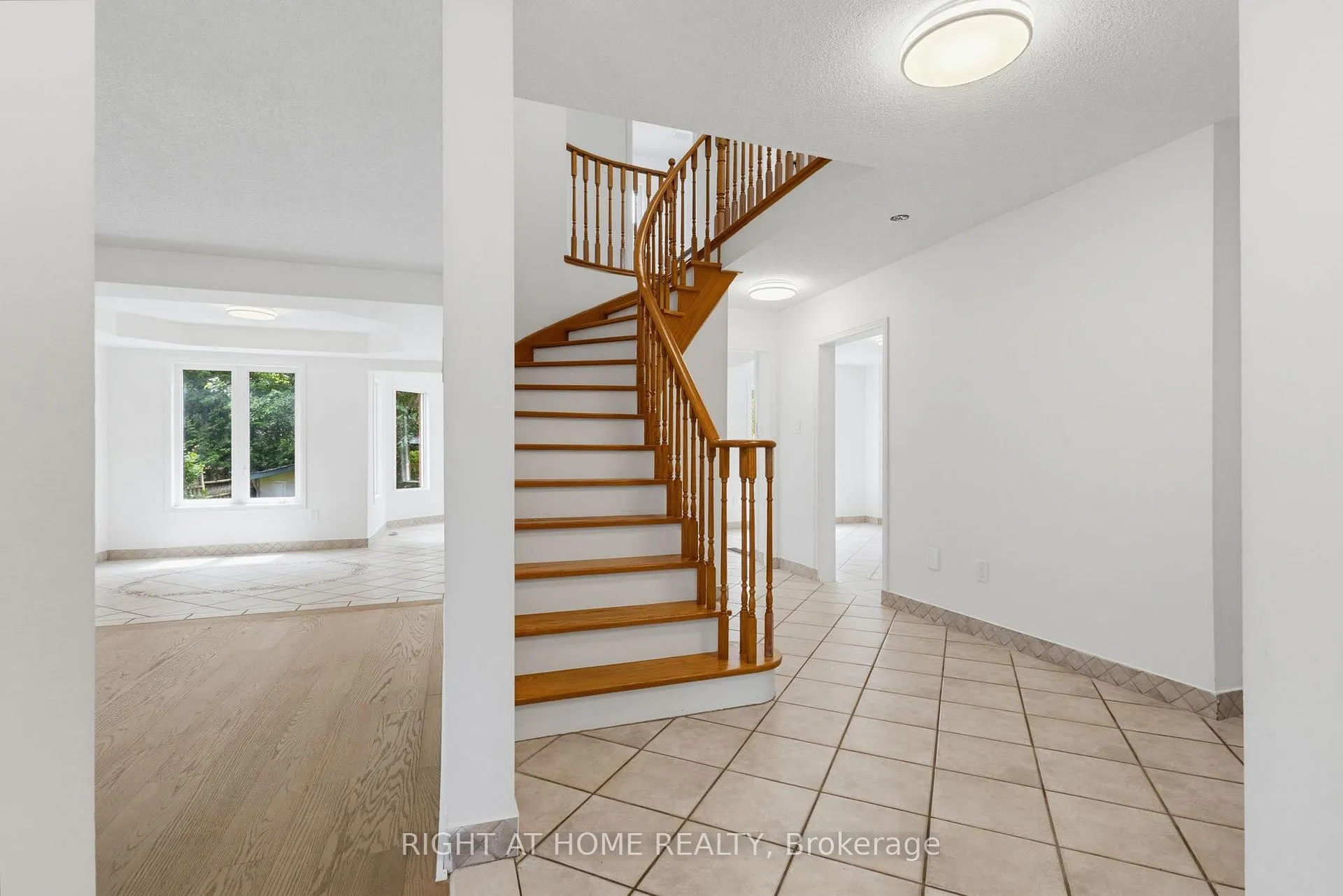 Photo 8 of 1087 Augustus Drive, Burlington, Brant — HOMEH