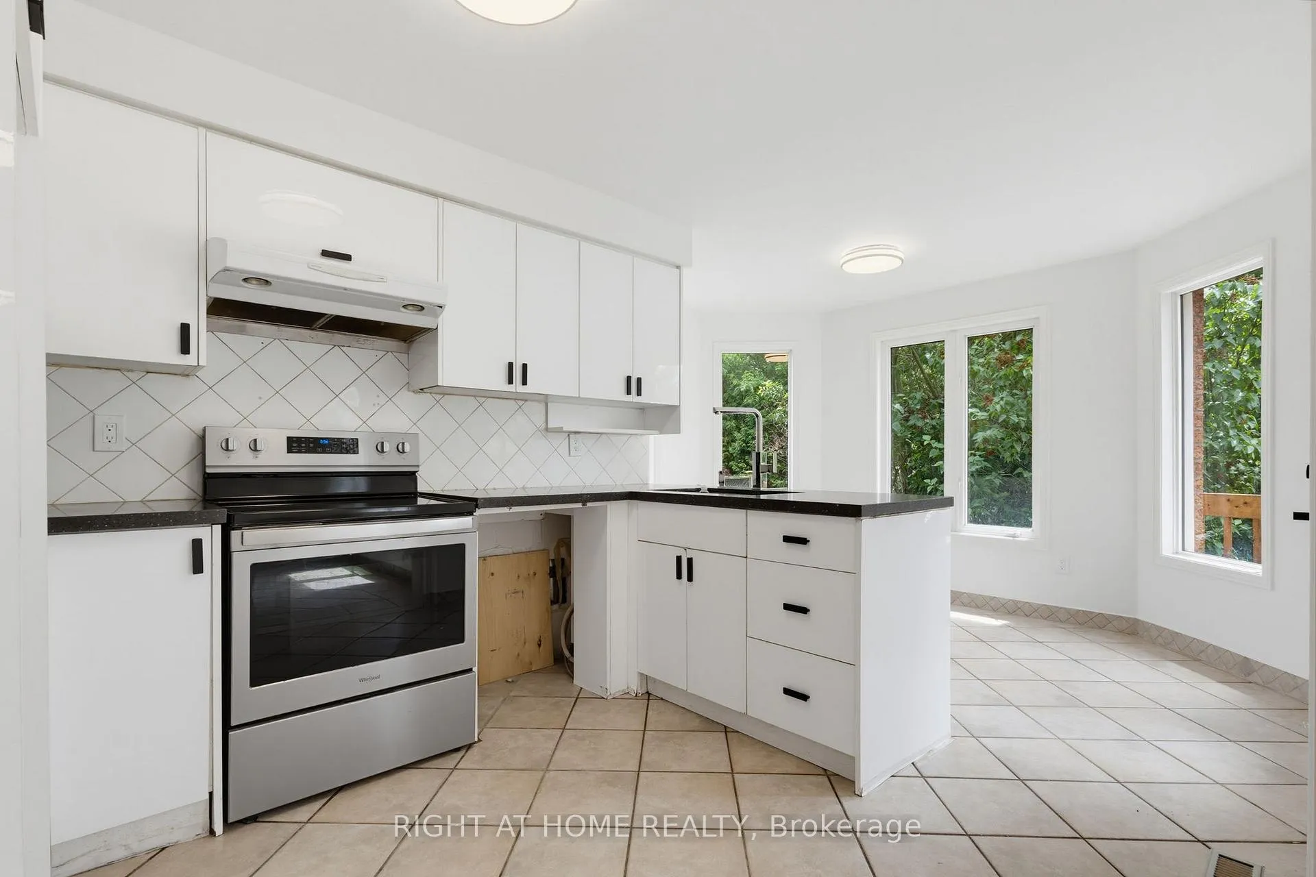 Photo 9 of 1087 Augustus Drive, Burlington, Brant — HOMEH
