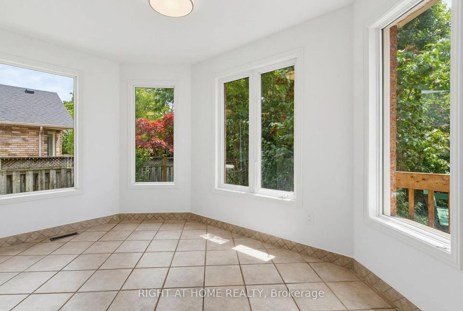 Photo 10 of 1087 Augustus Drive, Burlington, Brant — HOMEH
