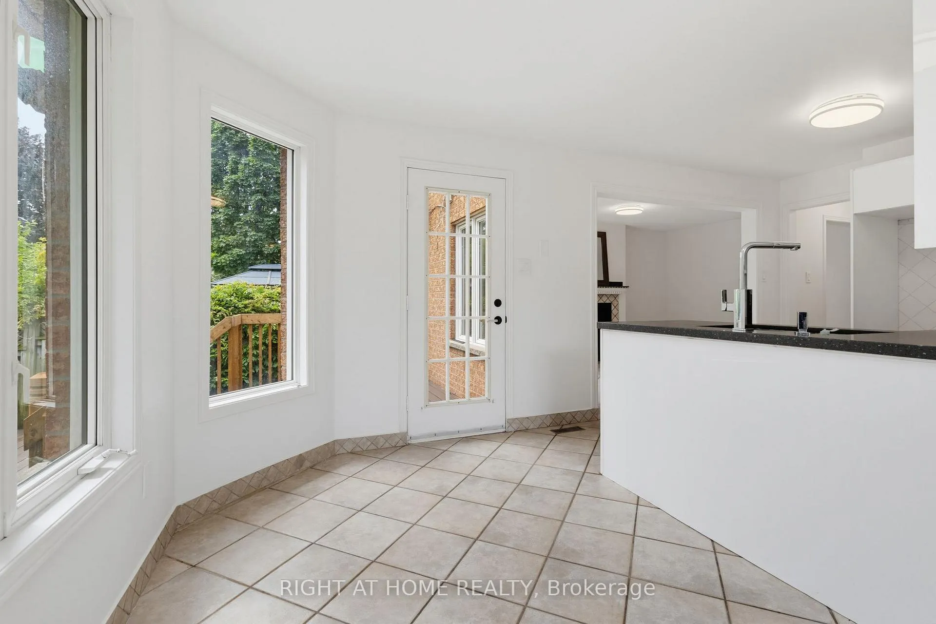 Photo 11 of 1087 Augustus Drive, Burlington, Brant — HOMEH