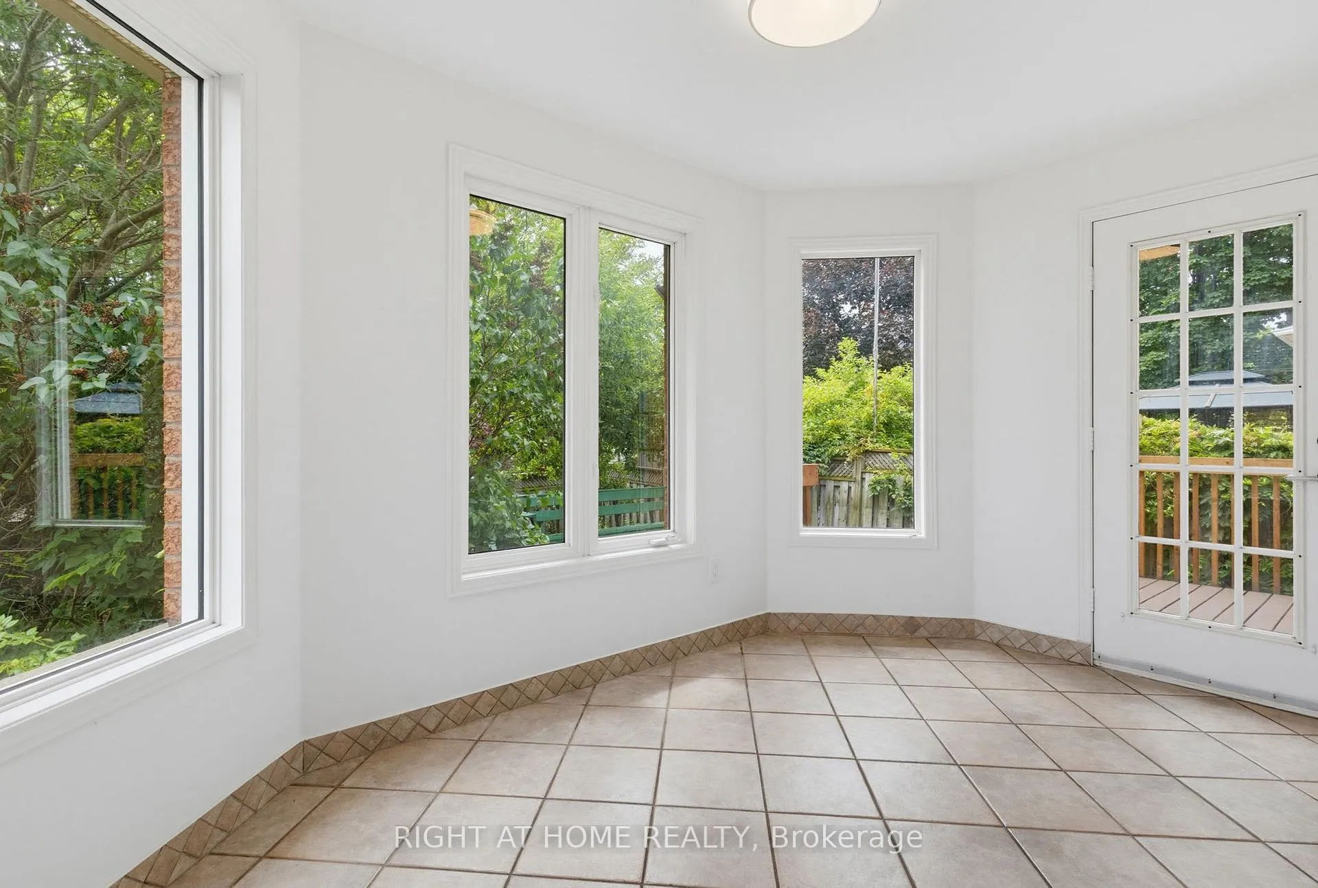 Photo 12 of 1087 Augustus Drive, Burlington, Brant — HOMEH