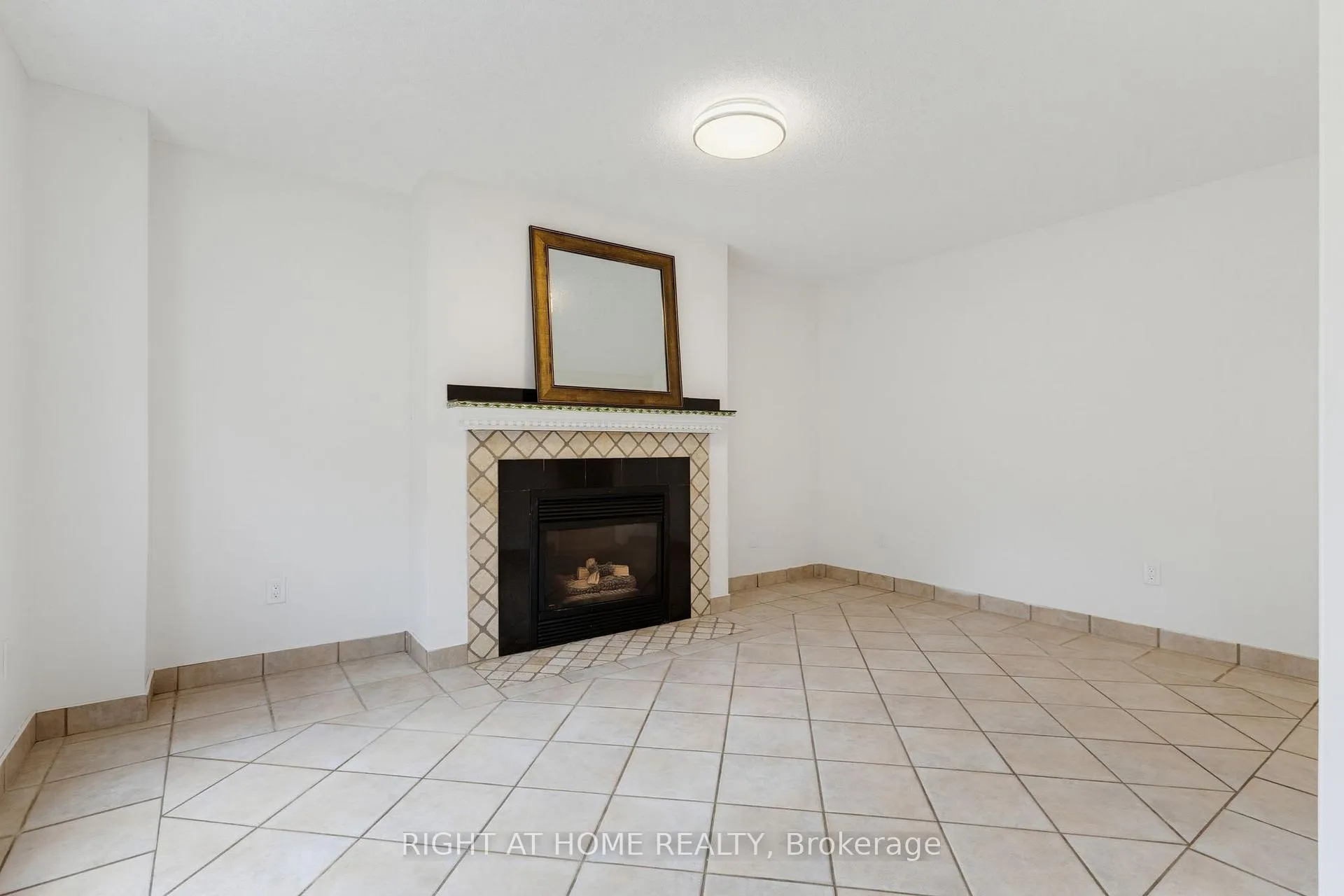 Photo 13 of 1087 Augustus Drive, Burlington, Brant — HOMEH