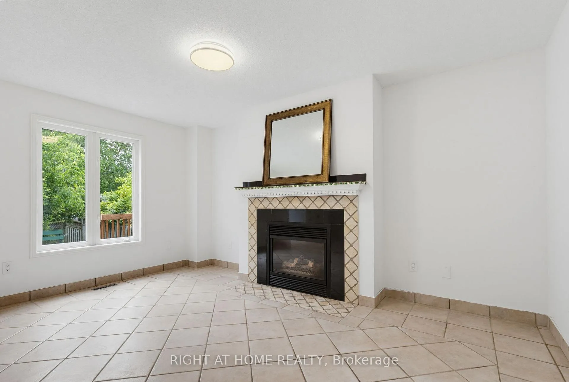 Photo 15 of 1087 Augustus Drive, Burlington, Brant — HOMEH