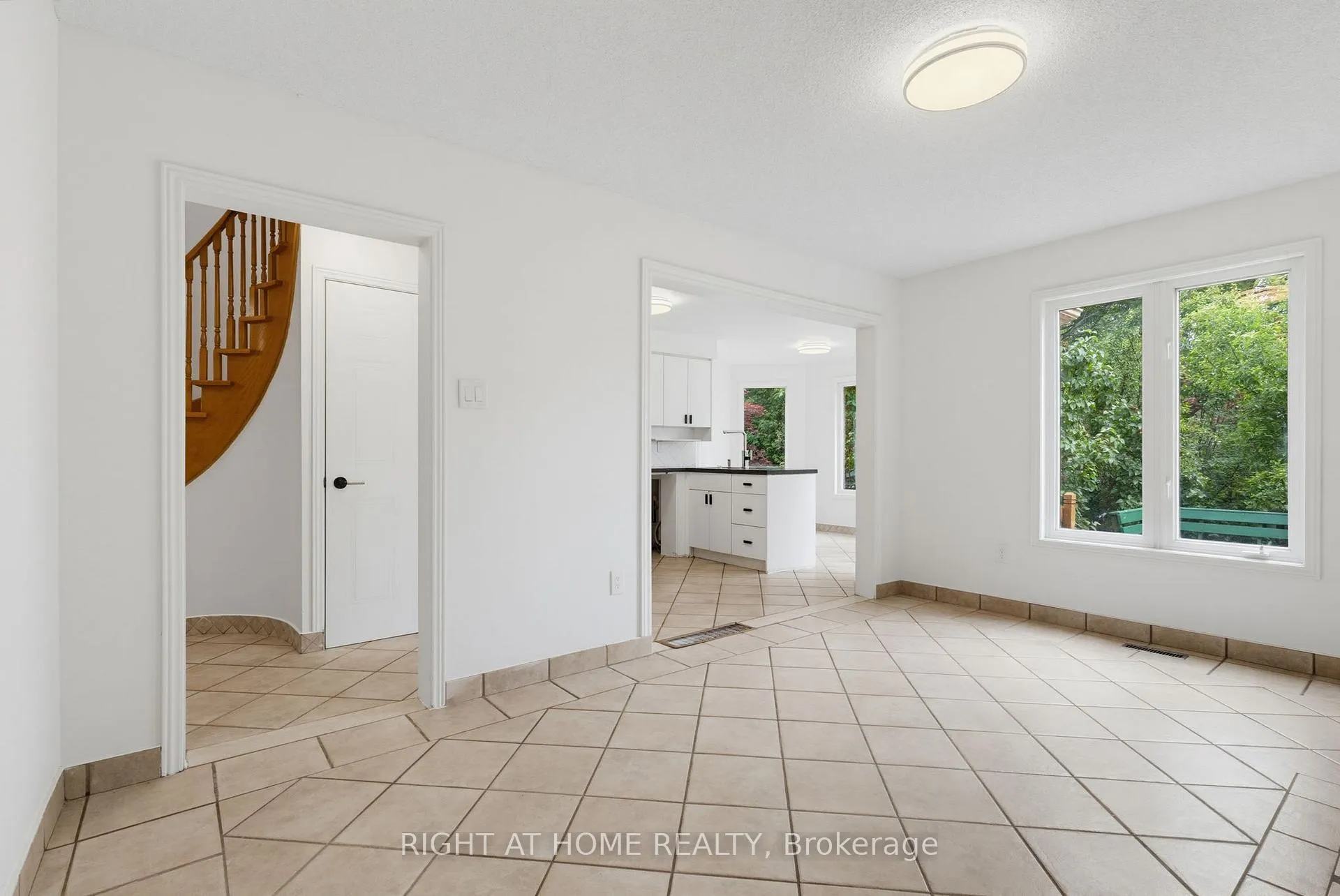 Photo 16 of 1087 Augustus Drive, Burlington, Brant — HOMEH