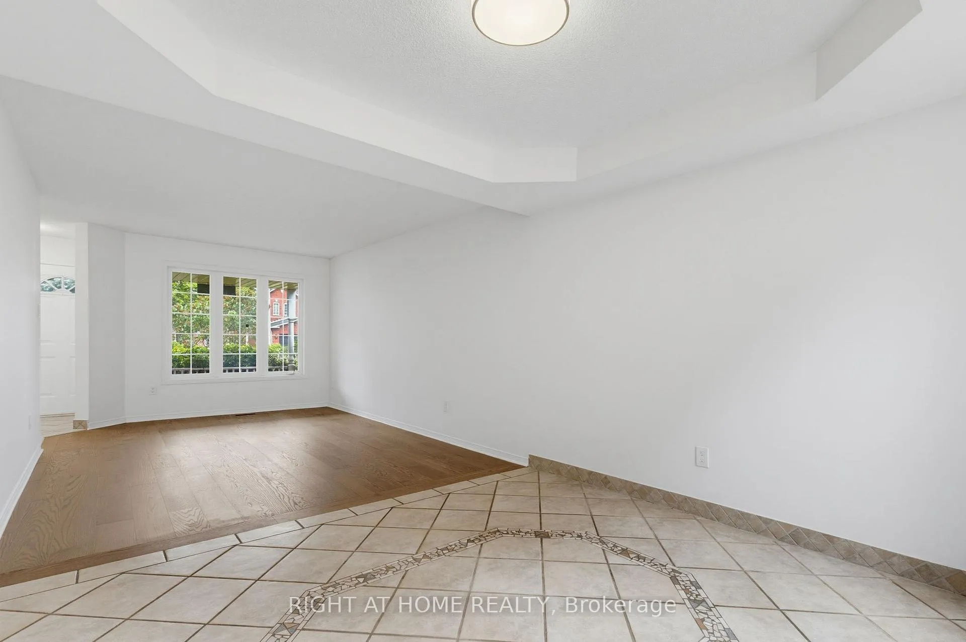 Photo 17 of 1087 Augustus Drive, Burlington, Brant — HOMEH