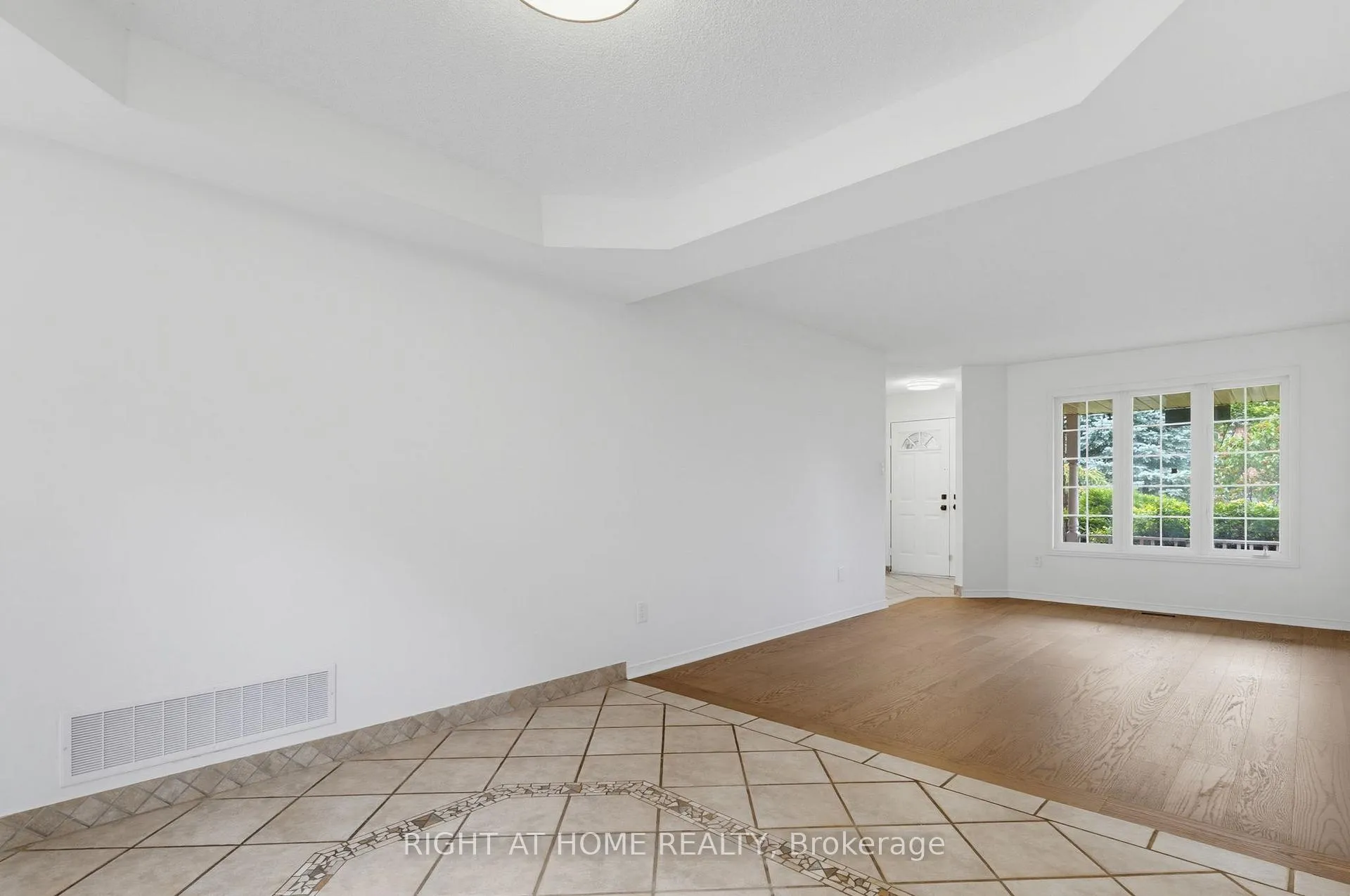 Photo 18 of 1087 Augustus Drive, Burlington, Brant — HOMEH