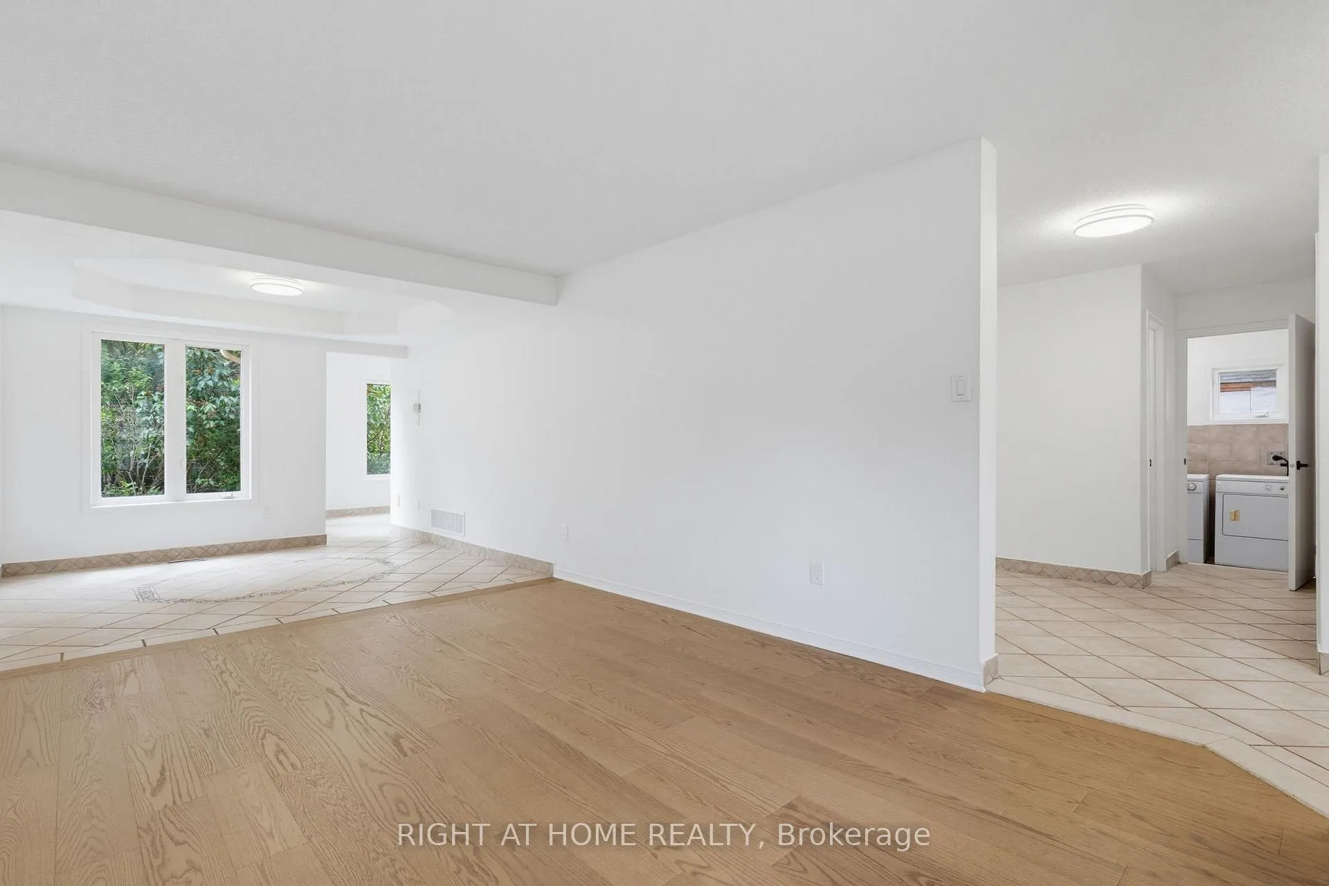 Photo 21 of 1087 Augustus Drive, Burlington, Brant — HOMEH