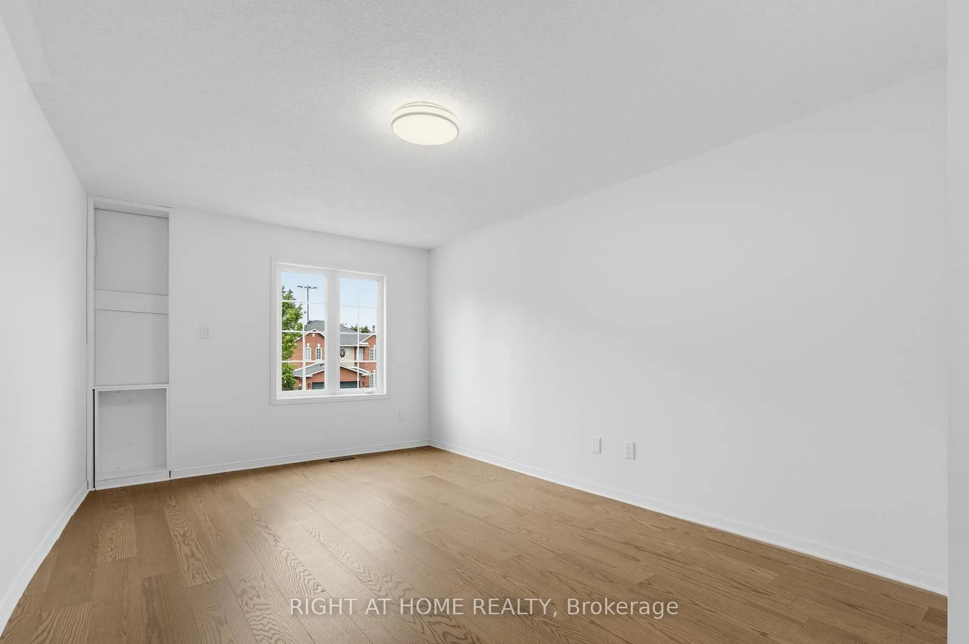 Photo 24 of 1087 Augustus Drive, Burlington, Brant — HOMEH