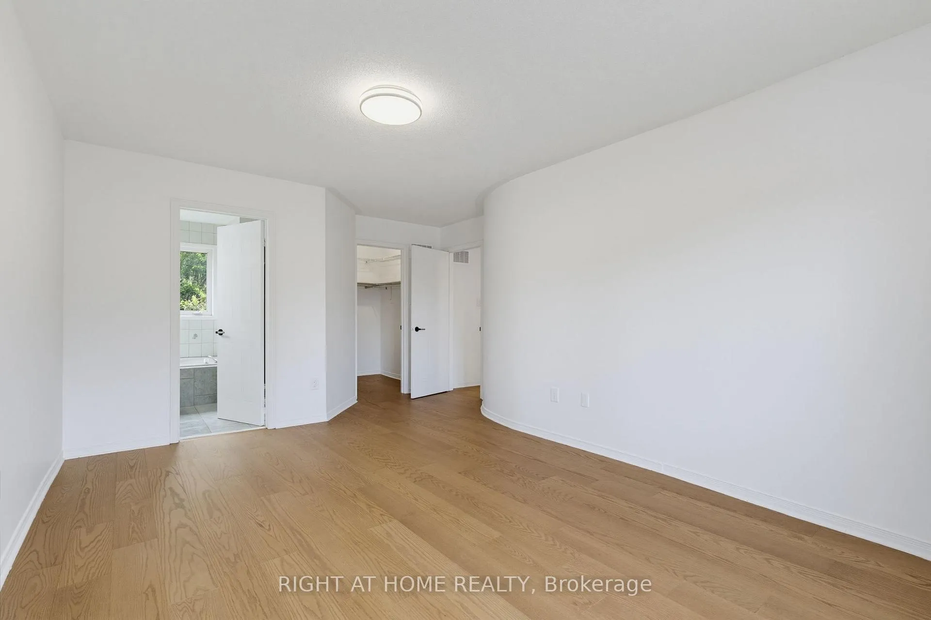 Photo 25 of 1087 Augustus Drive, Burlington, Brant — HOMEH