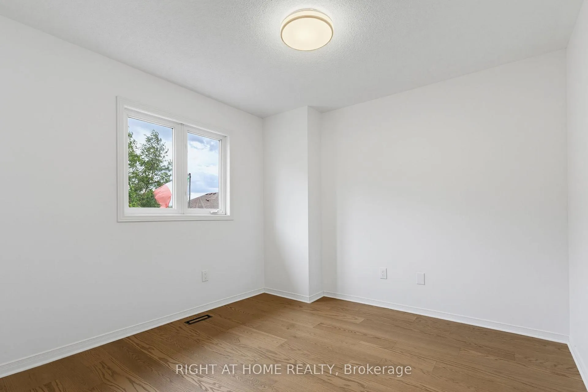 Photo 29 of 1087 Augustus Drive, Burlington, Brant — HOMEH