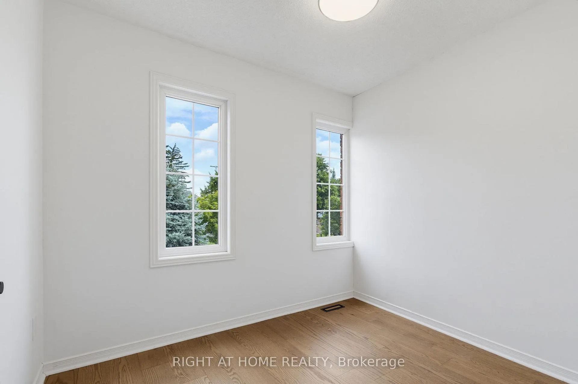 Photo 31 of 1087 Augustus Drive, Burlington, Brant — HOMEH