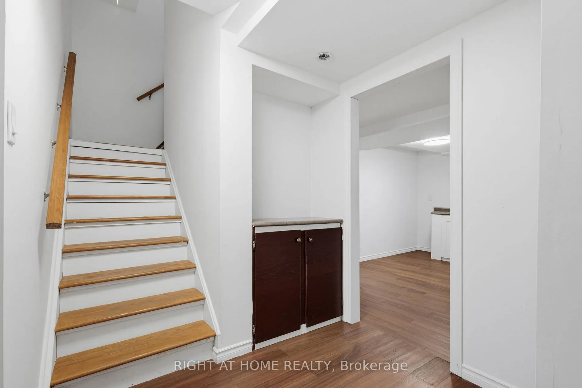 Photo 32 of 1087 Augustus Drive, Burlington, Brant — HOMEH