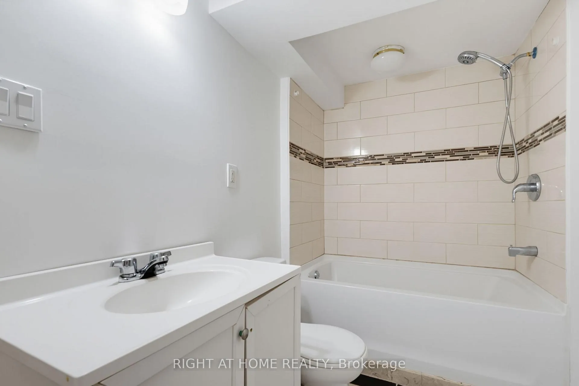 Photo 35 of 1087 Augustus Drive, Burlington, Brant — HOMEH