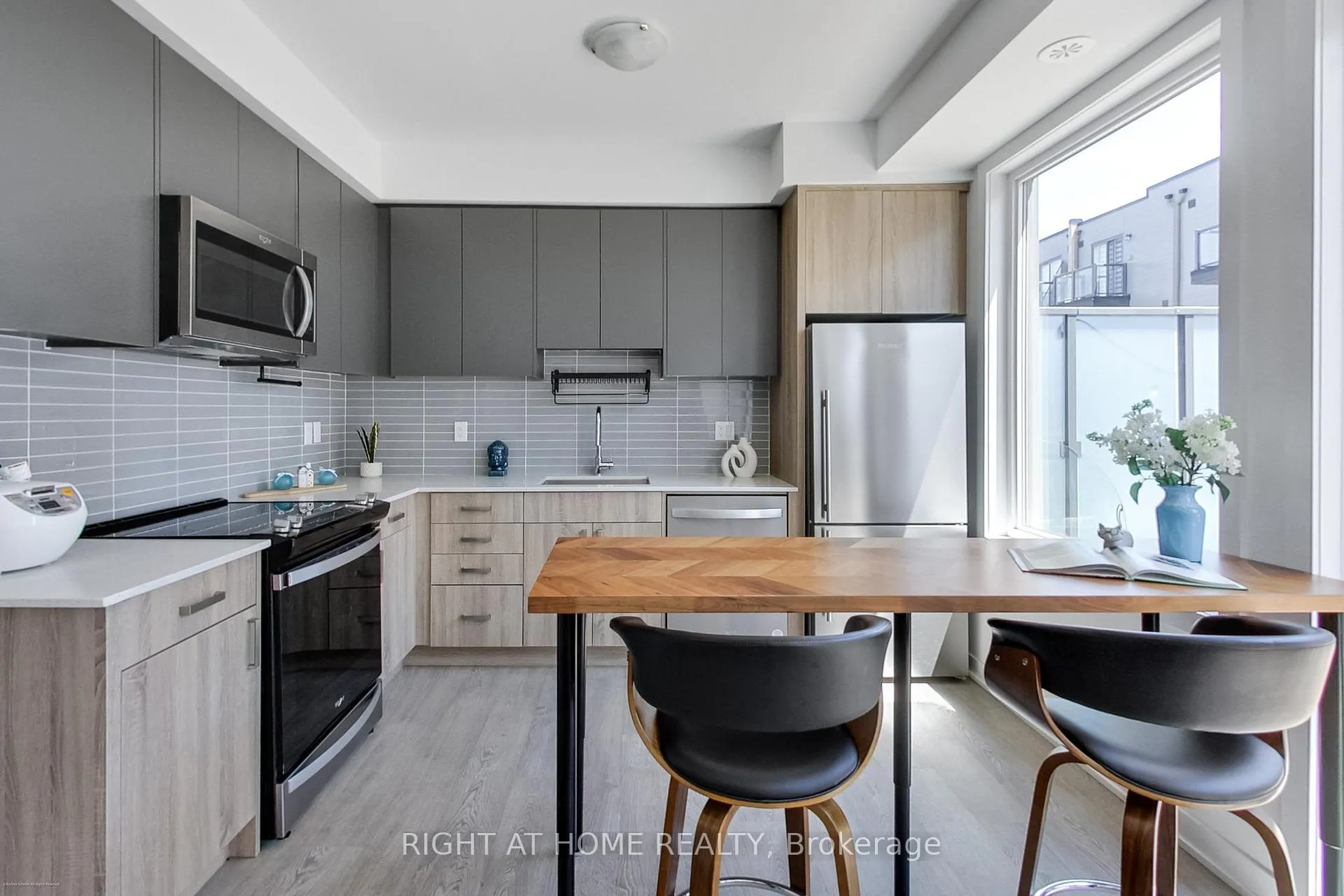 Photo 2 of Unit 10, 88 Turtle Island Road, Toronto, Englemount-Lawrence — HOMEH