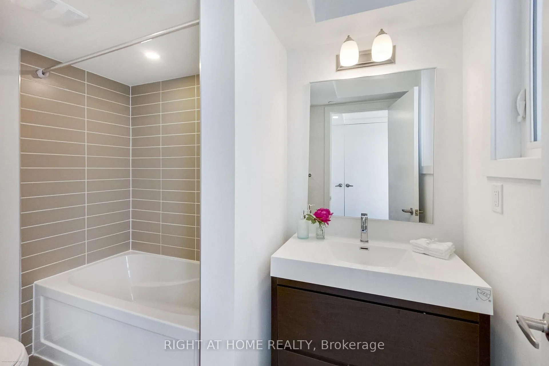 Photo 17 of Unit 10, 88 Turtle Island Road, Toronto, Englemount-Lawrence — HOMEH