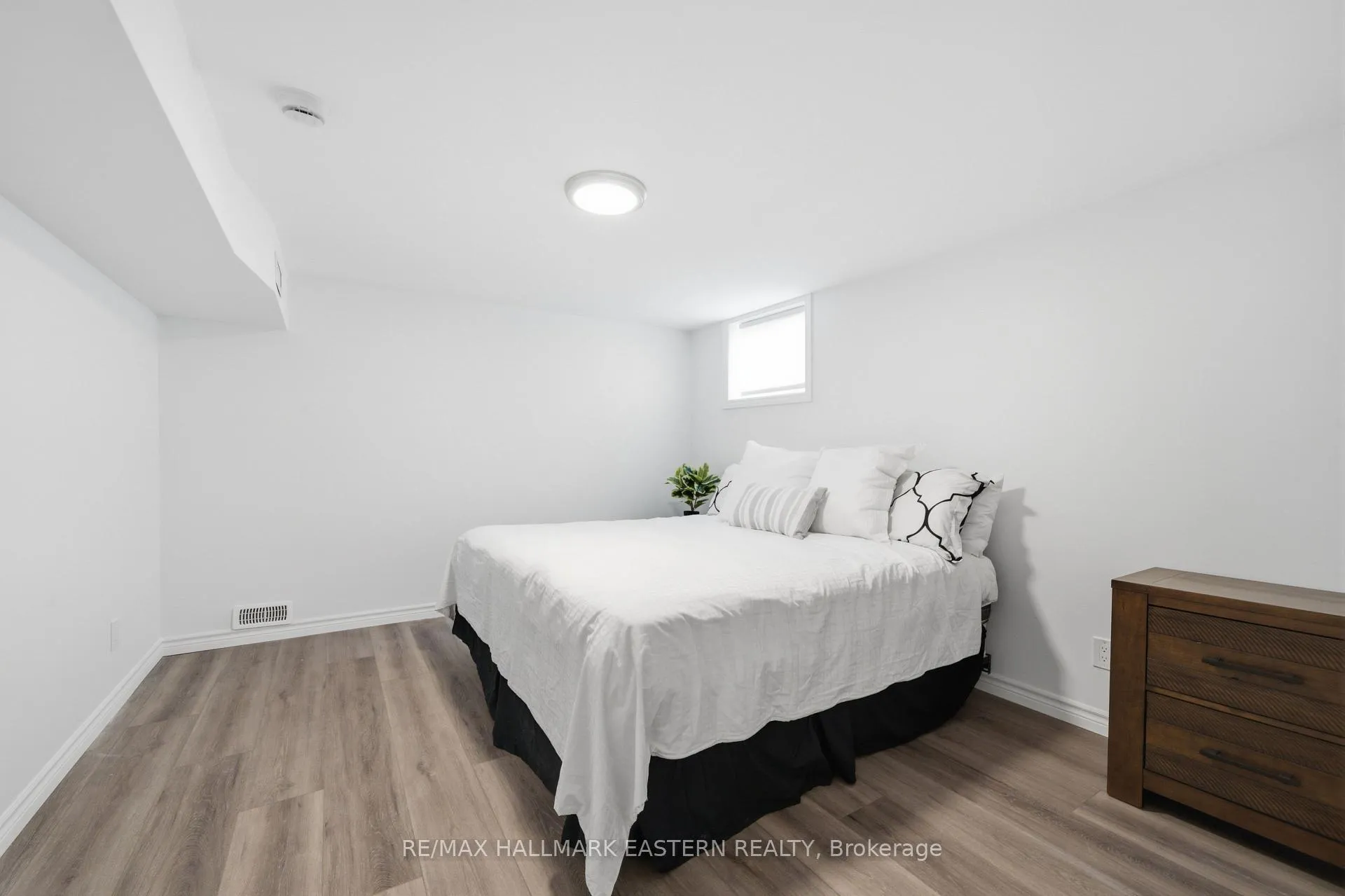 Photo 35 of 636 Frank Street, Peterborough, Otonabee Ward 1 — HOMEH