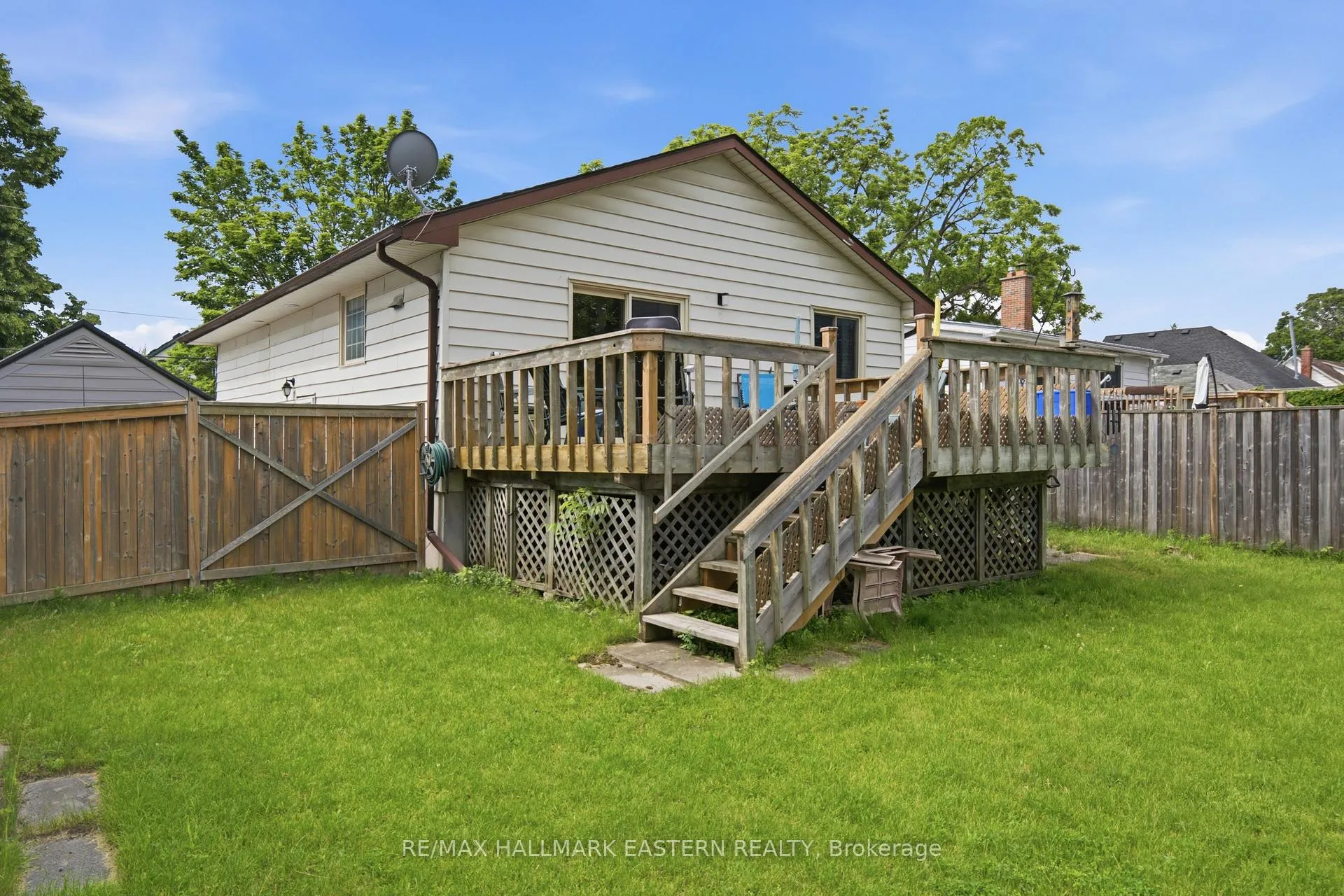 Photo 43 of 636 Frank Street, Peterborough, Otonabee Ward 1 — HOMEH