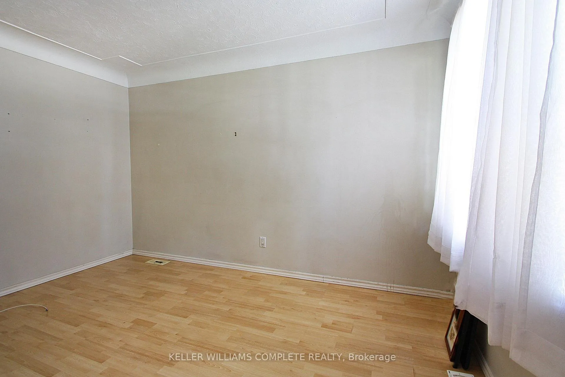 Photo 8 of 95 Dana Drive, Hamilton, Balfour — HOMEH