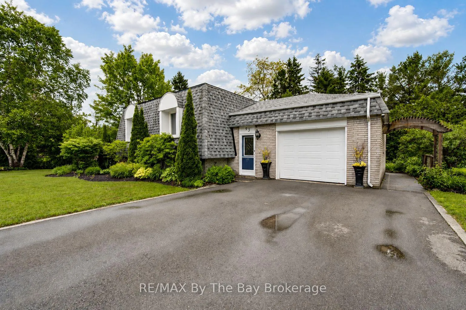 Photo 2 of 93 Frederick Dr S/s, Wasaga Beach — HOMEH