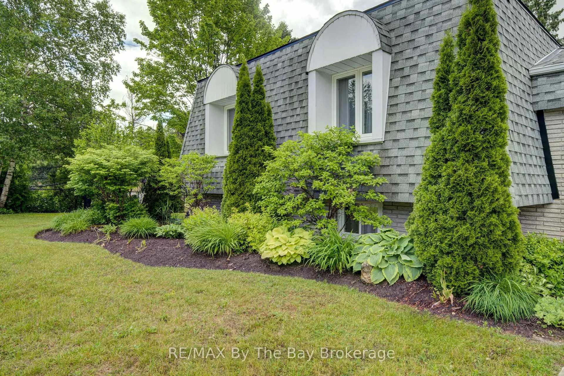 Photo 3 of 93 Frederick Dr S/s, Wasaga Beach — HOMEH