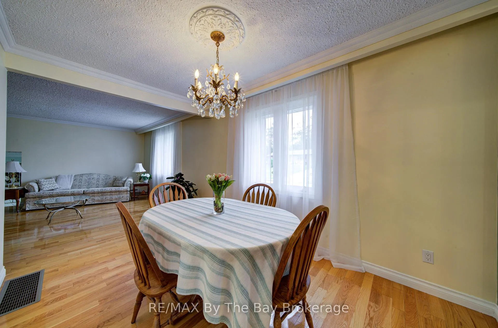 Photo 12 of 93 Frederick Dr S/s, Wasaga Beach — HOMEH