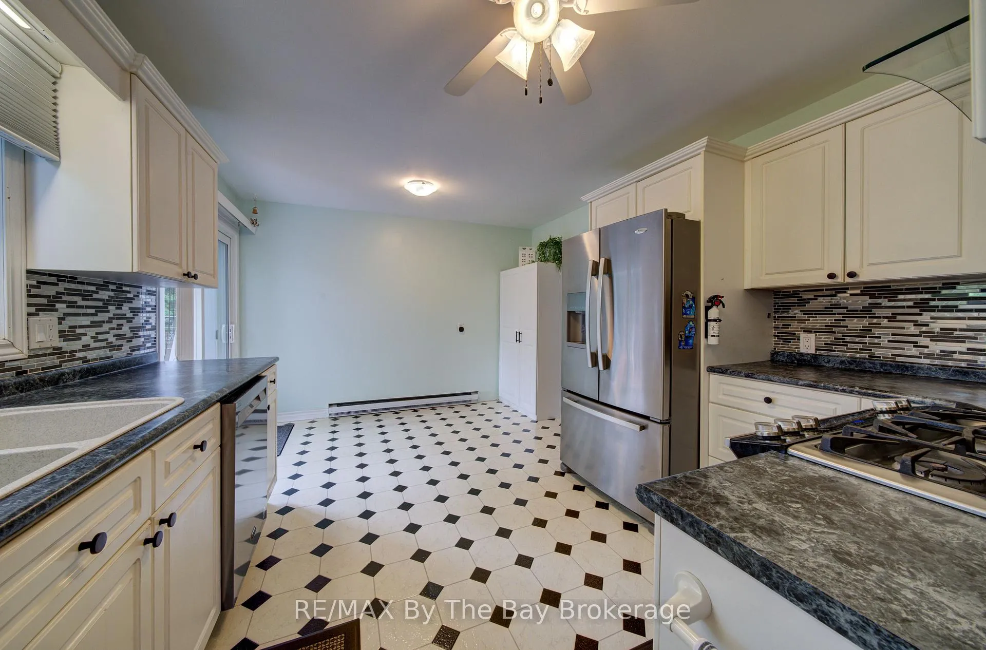 Photo 16 of 93 Frederick Dr S/s, Wasaga Beach — HOMEH