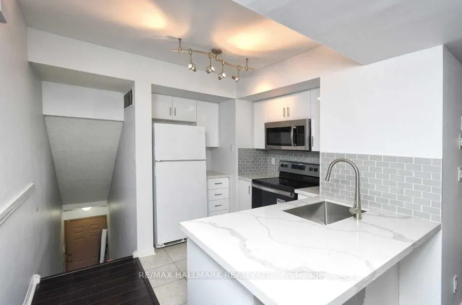 Photo 6 of Unit 625, 3 Everson Drive, North York, Willowdale East — HOMEH