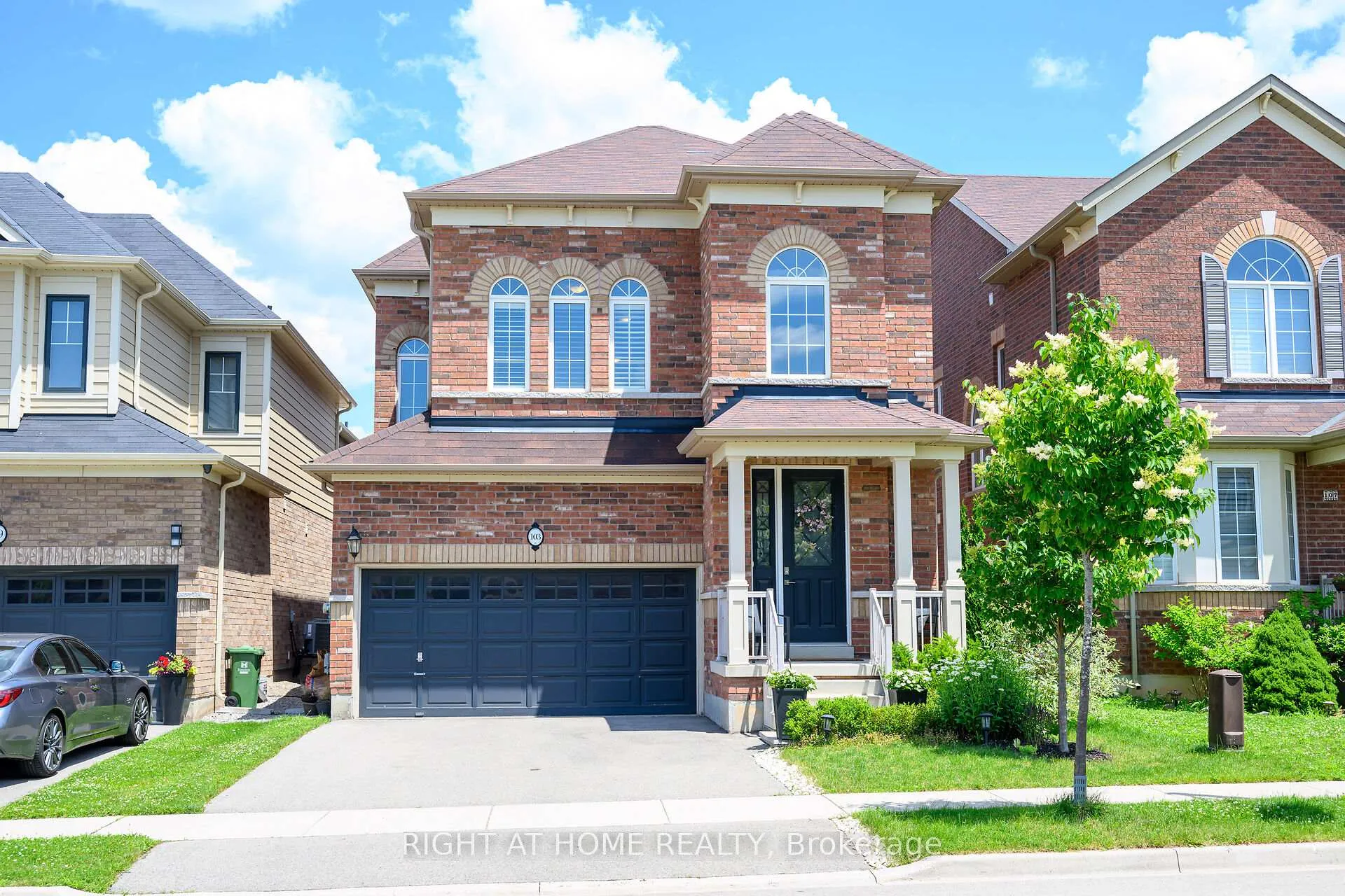 Photo 1 of 103 Macbean Crescent, Hamilton, Waterdown — HOMEH