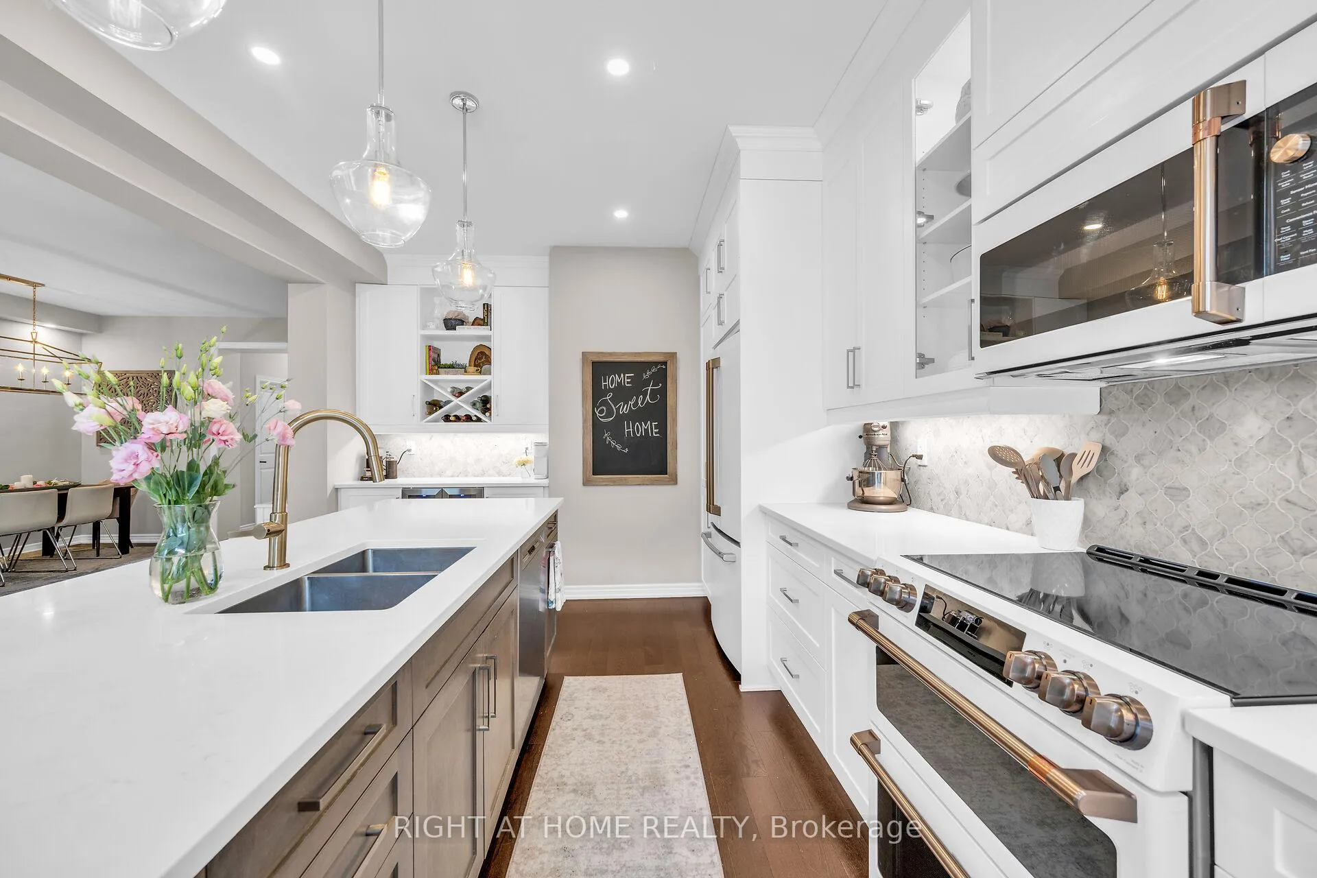 Photo 4 of 103 Macbean Crescent, Hamilton, Waterdown — HOMEH