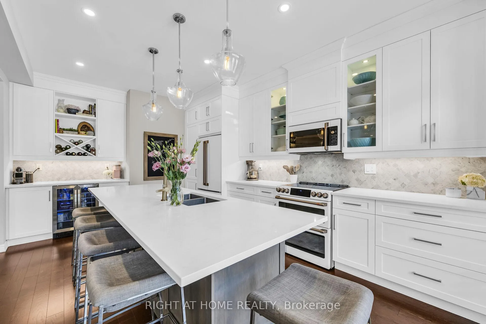 Photo 5 of 103 Macbean Crescent, Hamilton, Waterdown — HOMEH