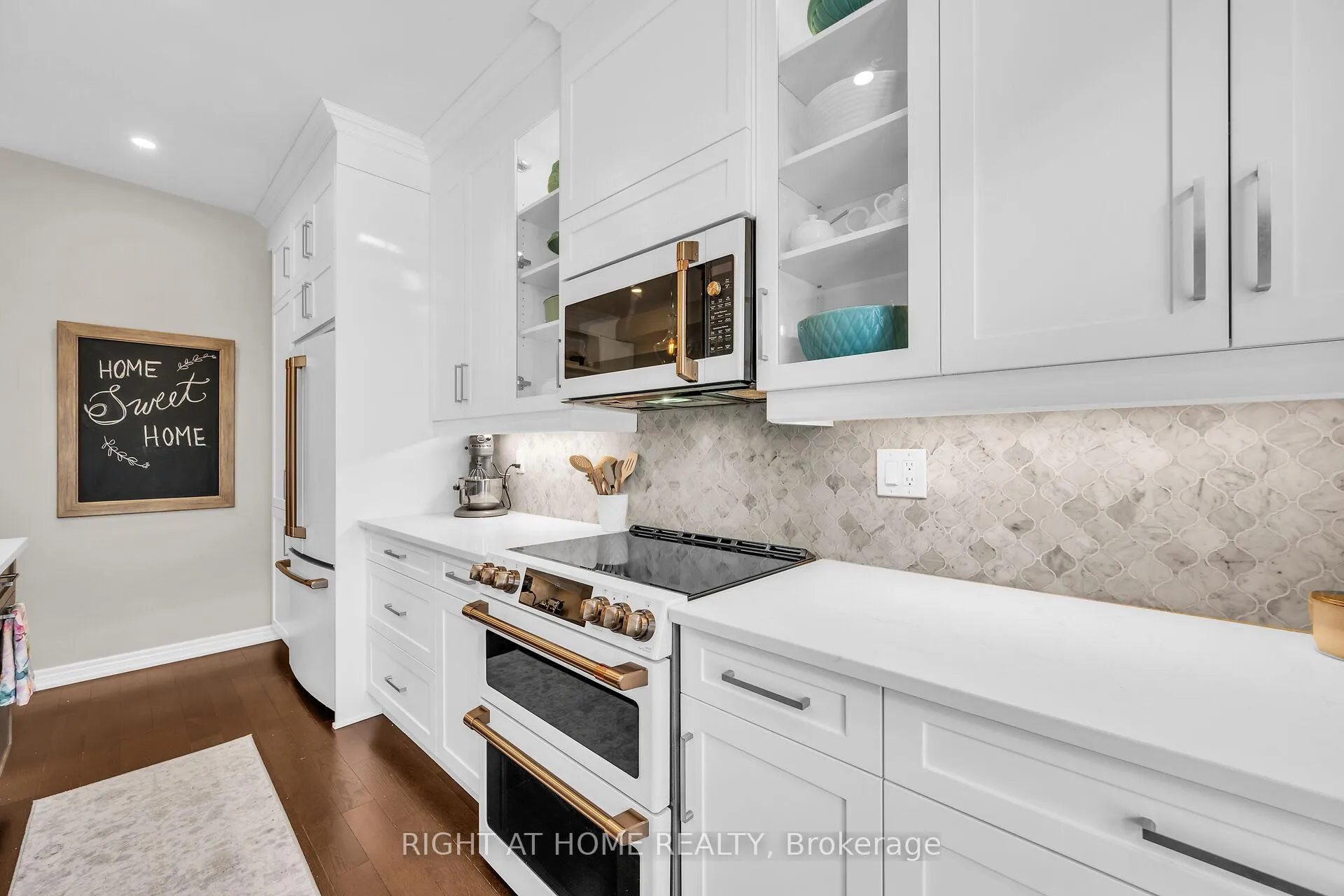 Photo 9 of 103 Macbean Crescent, Hamilton, Waterdown — HOMEH