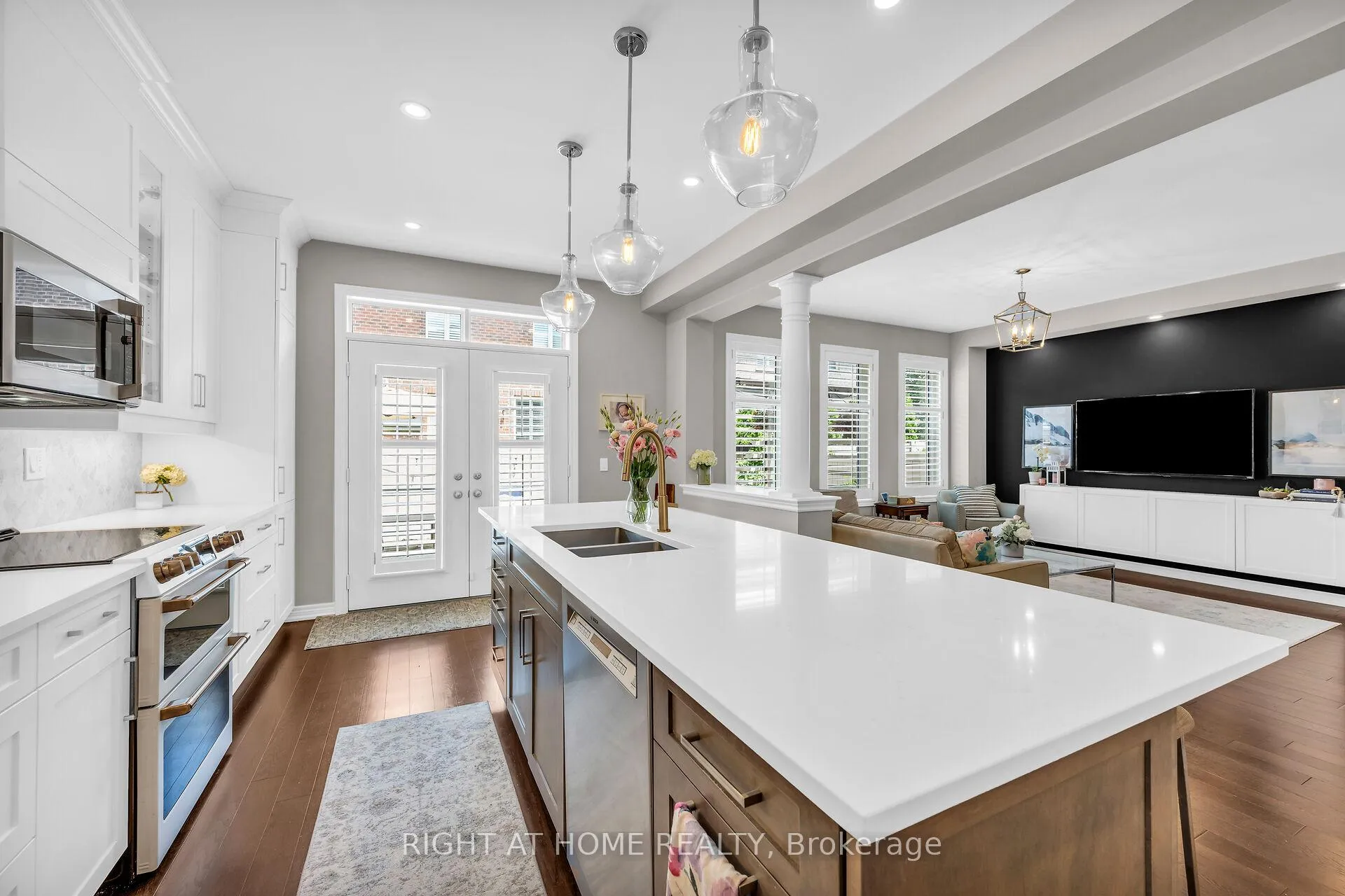 Photo 10 of 103 Macbean Crescent, Hamilton, Waterdown — HOMEH