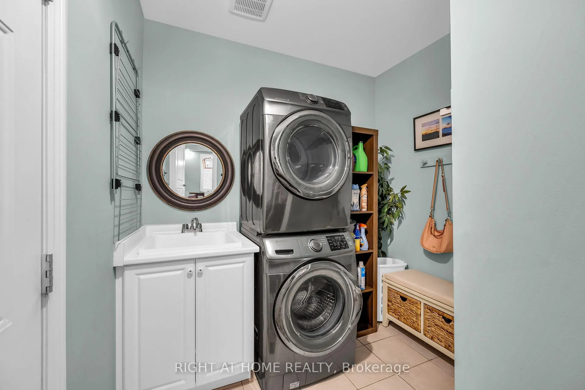 Photo 18 of 103 Macbean Crescent, Hamilton, Waterdown — HOMEH