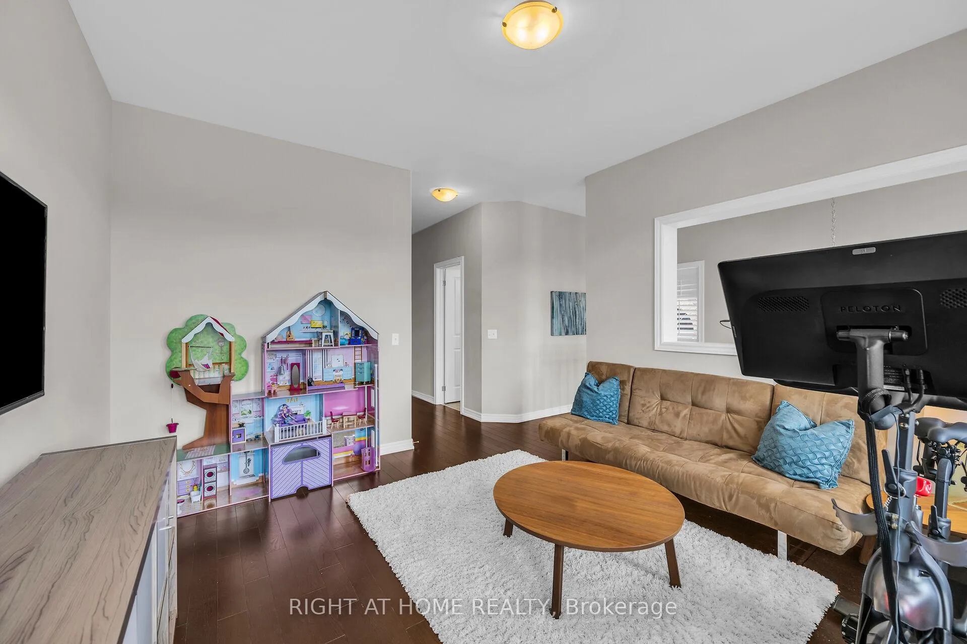 Photo 23 of 103 Macbean Crescent, Hamilton, Waterdown — HOMEH