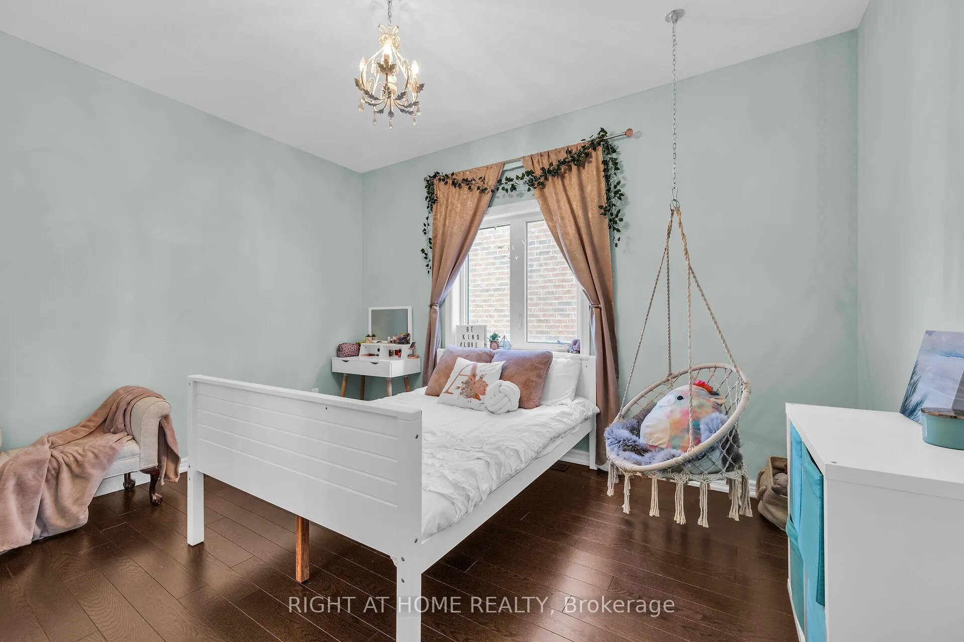 Photo 35 of 103 Macbean Crescent, Hamilton, Waterdown — HOMEH