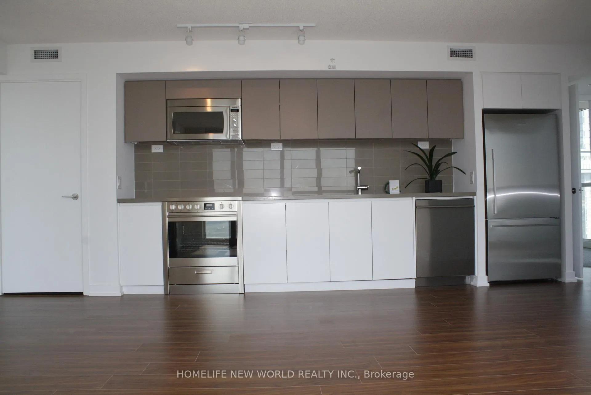 Photo 3 of Unit 2906, 75 Queens Wharf Road, Toronto, Waterfront Communities — HOMEH
