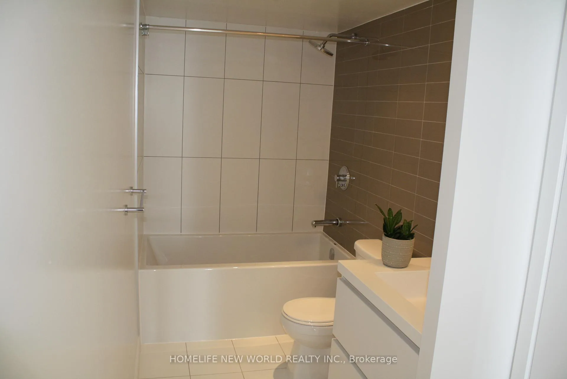 Photo 12 of Unit 2906, 75 Queens Wharf Road, Toronto, Waterfront Communities — HOMEH